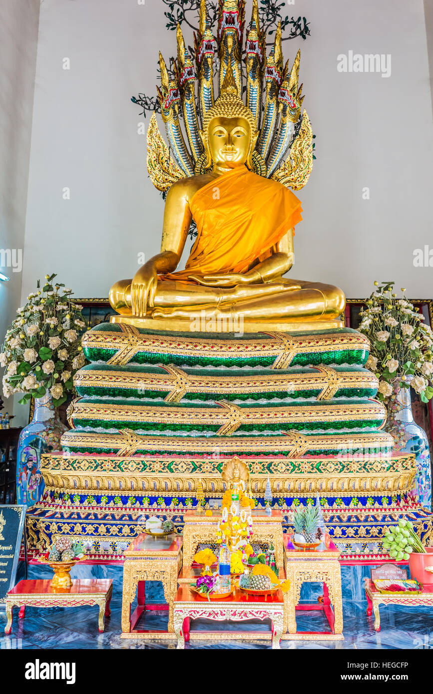 Golden Buddha shrine temple Wat Pho Bangkok Thaïlande Banque D'Images