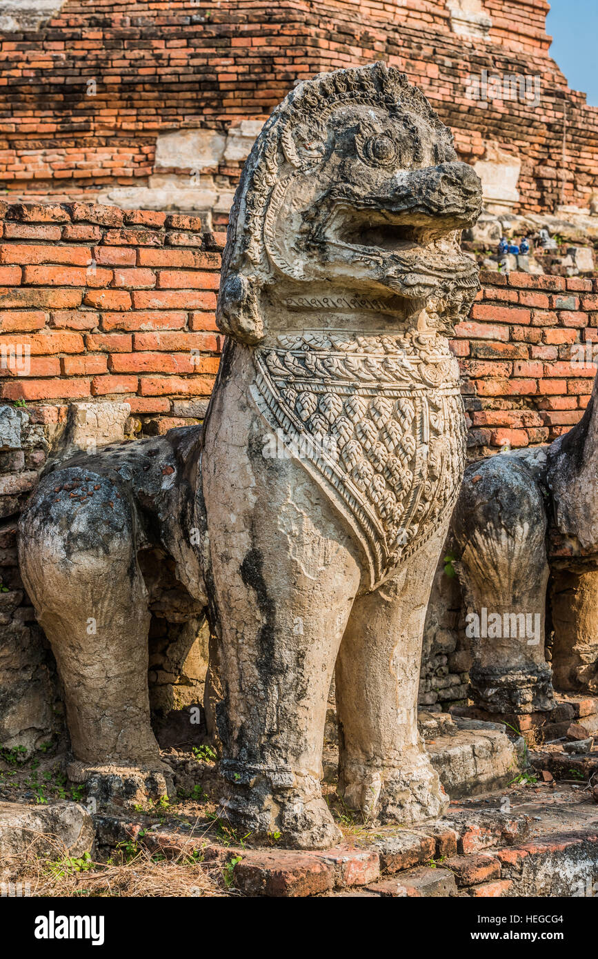Statue de lion au Wat Thammicarat temple à Ayutthaya Bangkok Thaïlande Banque D'Images