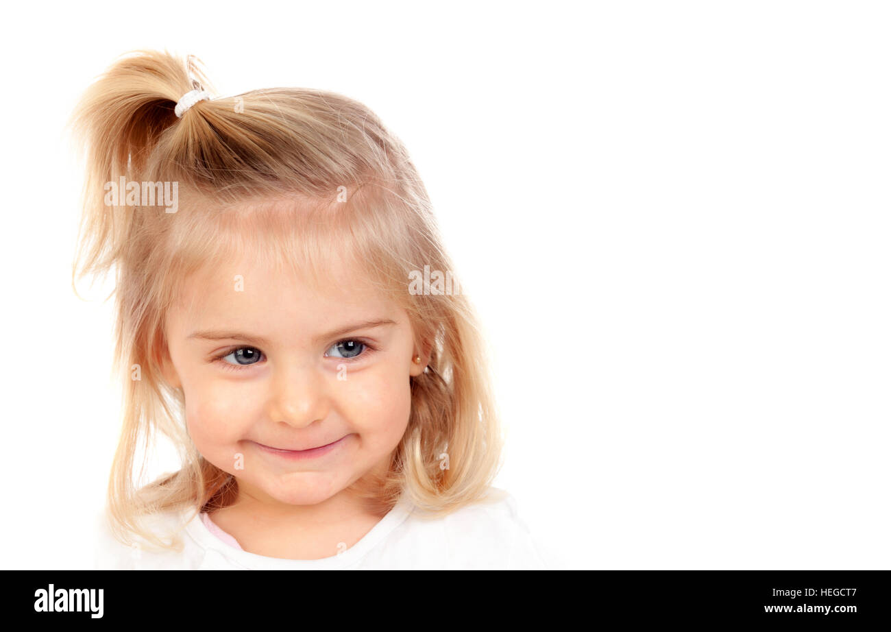 Jolie petite fille blonde aux yeux bleus isolé sur fond blanc Banque D'Images
