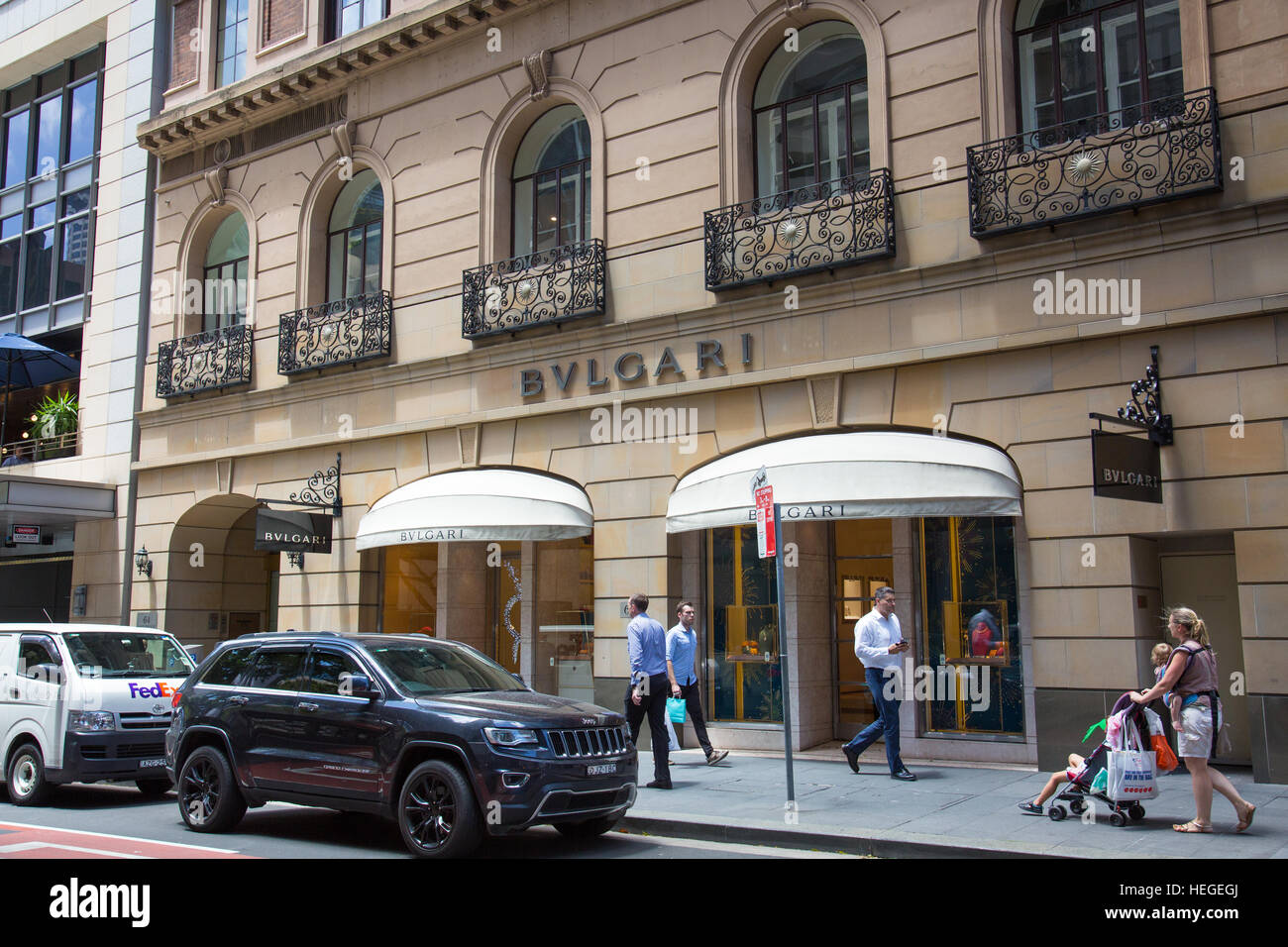 Façade de l'entrée du magasin Bvlgari Castlereagh street, dans le centre-ville de Sydney, Australie. Bvlgari est une marque italienne détenue par LVMH Banque D'Images