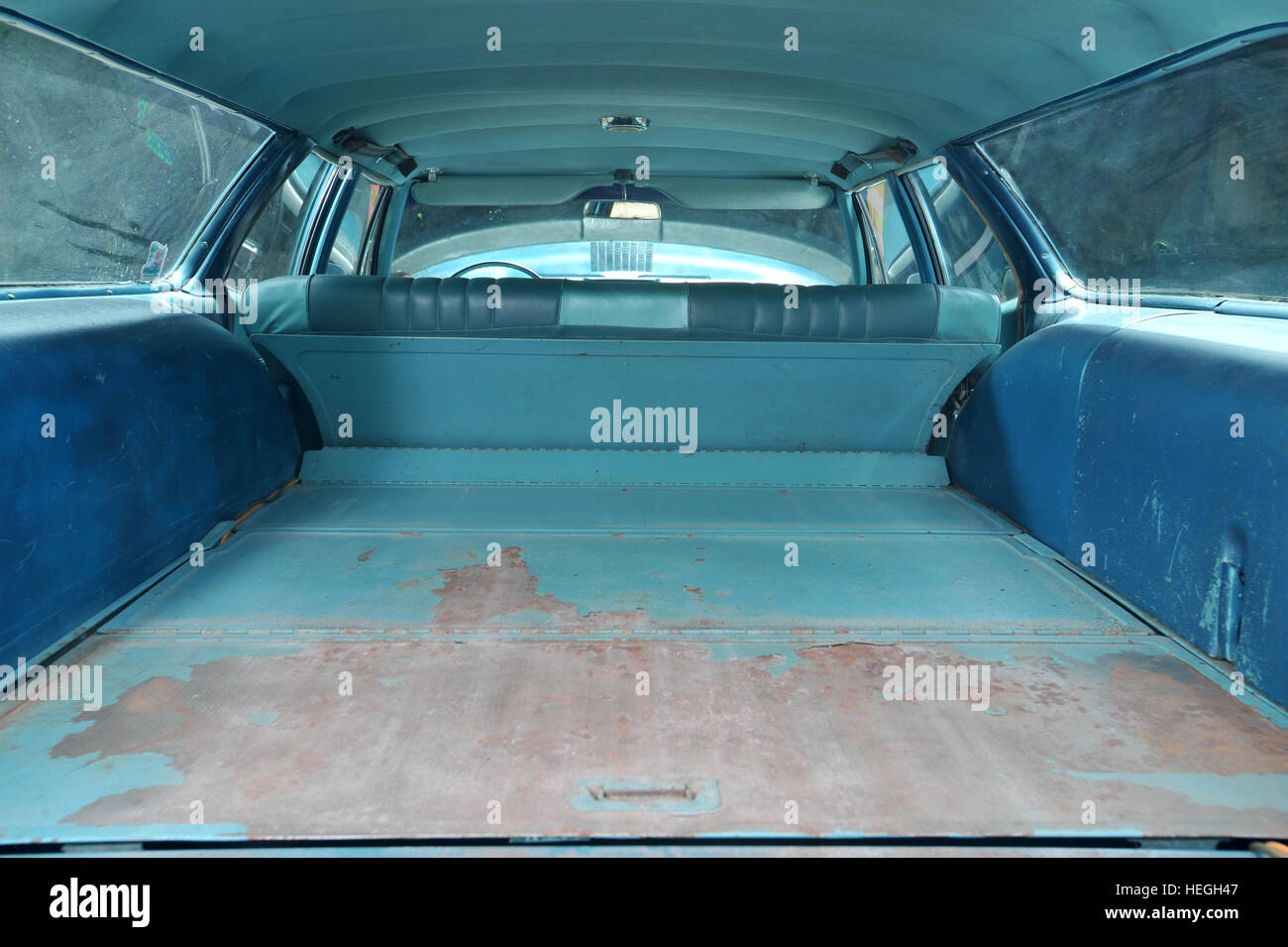 Plancher de coffre de voiture classique américain de la station de wagon Bel Air 1968 de Chevrolet avec sièges arrière abaissants Banque D'Images