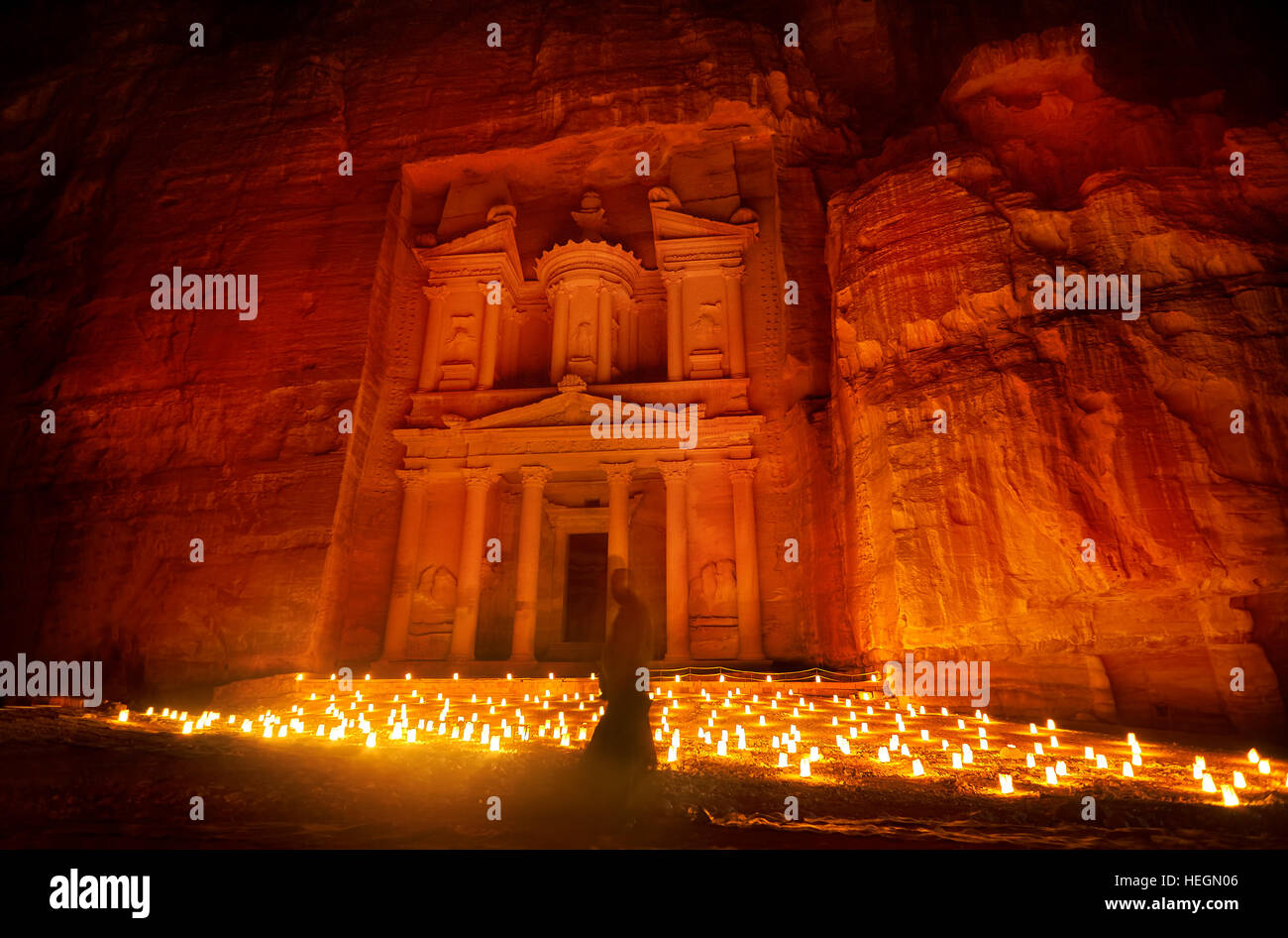 Al Khazneh - le conseil du trésor, l'ancienne ville de Petra en Jordanie, de nuit Banque D'Images