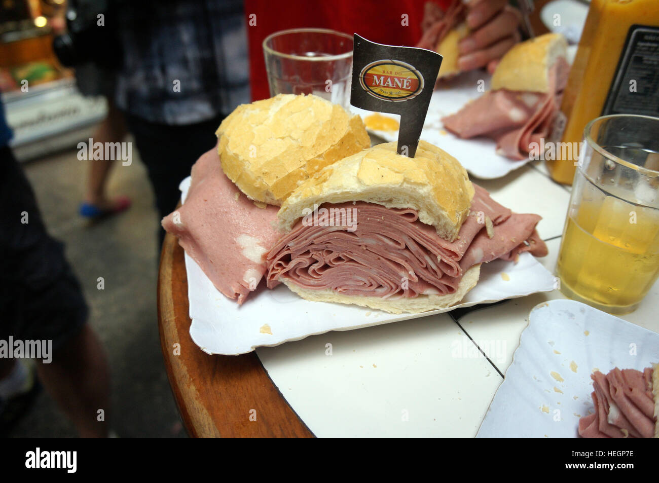 Déjeuner épais Sandwich Viande à Sao Paulo, Brésil Banque D'Images
