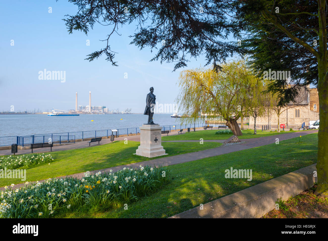 La statue de Mahinder Singh Puiji DFC sur la prom à Gravesend, Kent. Banque D'Images