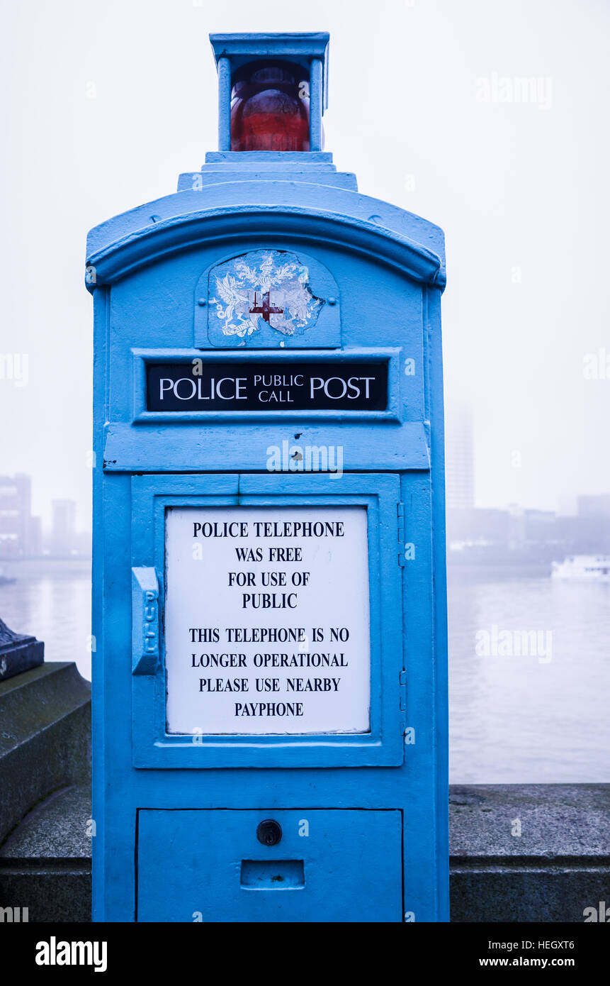 Boîte de téléphone de police désaffecté, Londres, Angleterre. Banque D'Images