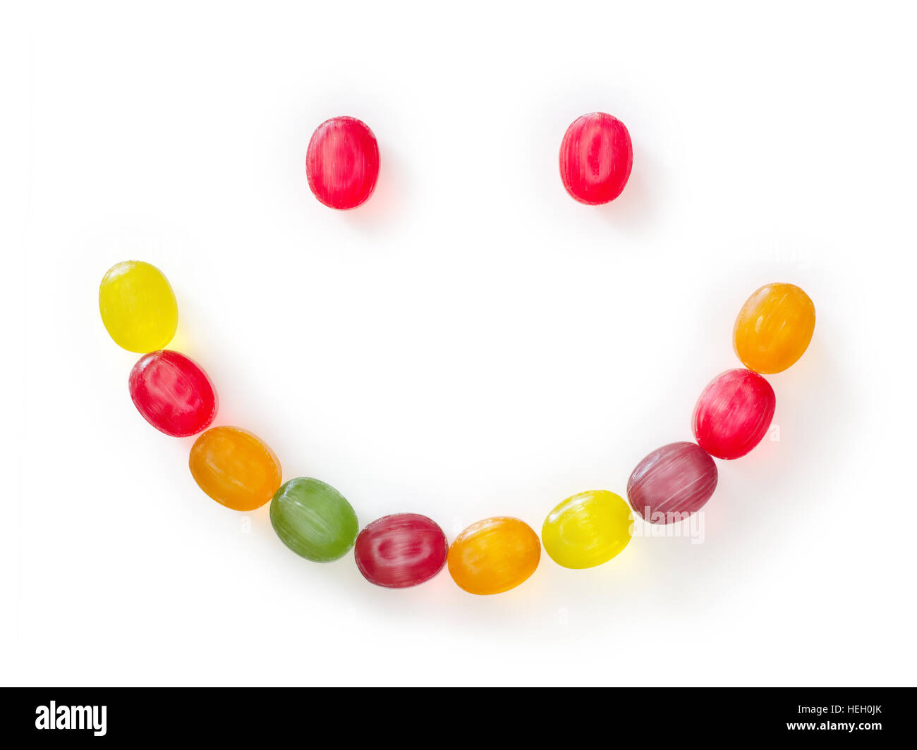 Les bonbons aux fruits colorés en forme de smiley. Isolated on white with clipping path Banque D'Images