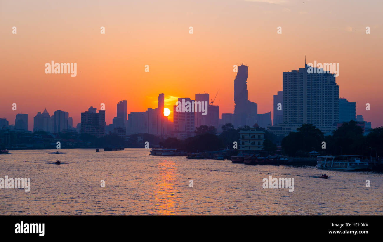 Lever De Soleil Sur Lhorizon Panoramique De Bangkok