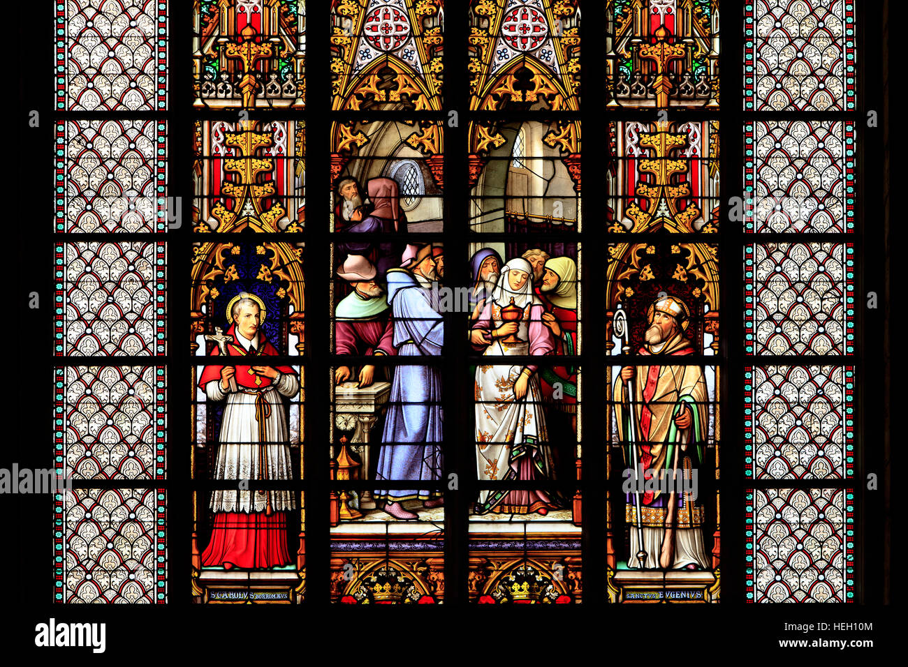 Vitrail représentant Saint Charles Borromée (1538-1584) et de Saint Eugène à la Cathédrale de Saint Michel et St.Gudule à Bruxelles, Belgique Banque D'Images