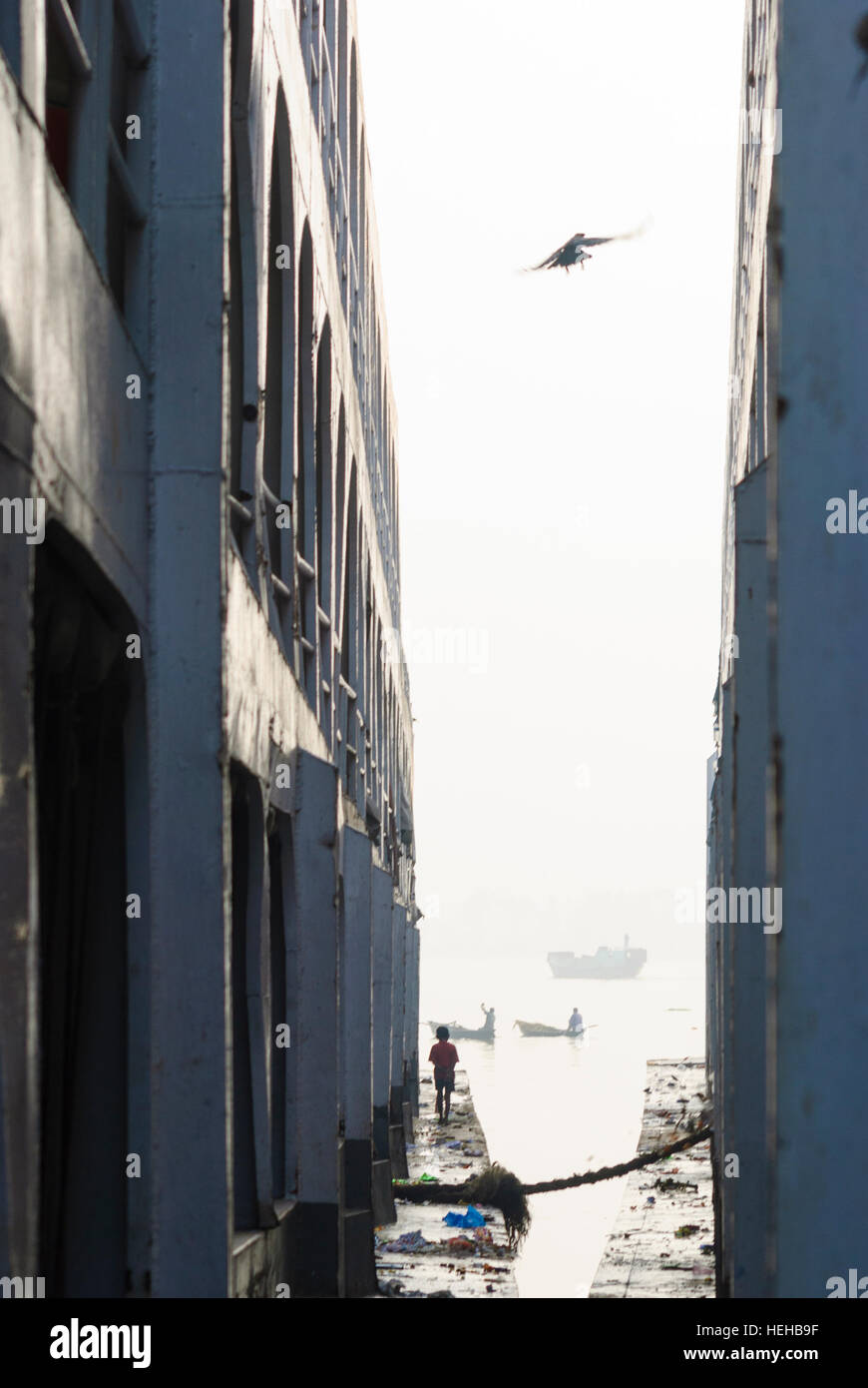 Barisal : 2 bateaux ferry adjacent à Dhaka, Bangladesh, division de Barisal Banque D'Images