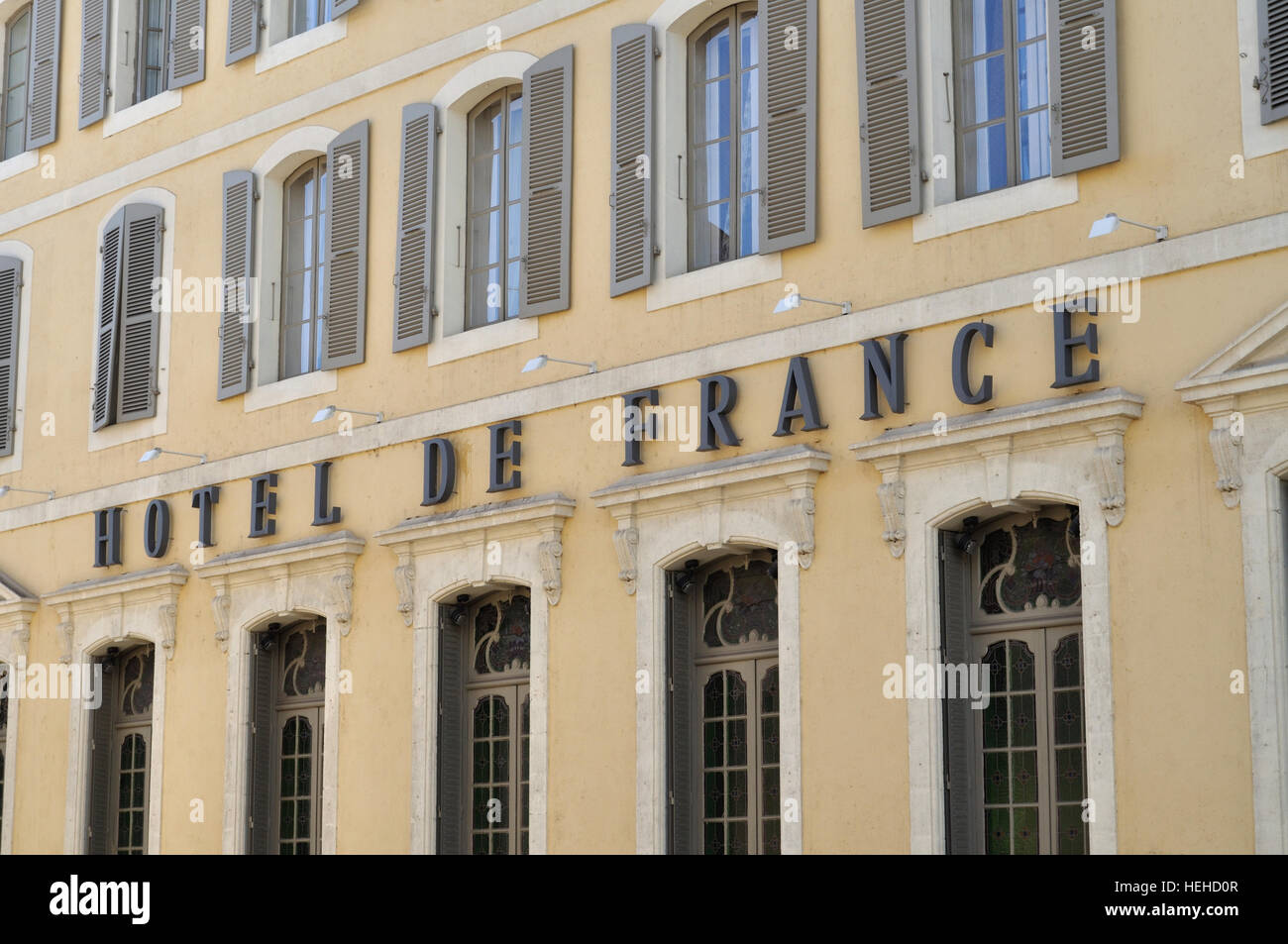 Façade de l'Hôtel de France à la place de la libération, Auch, France. Banque D'Images