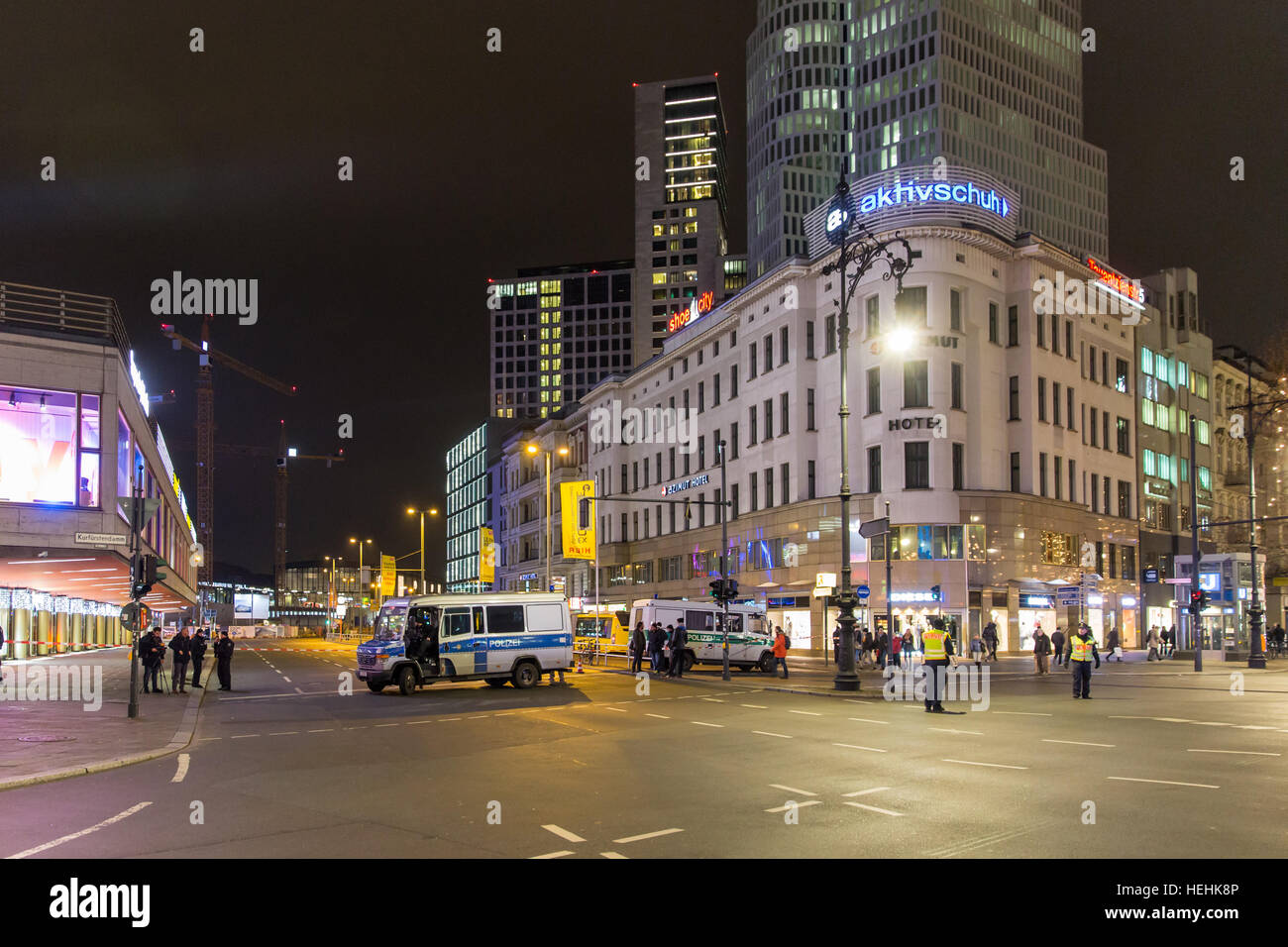 Berlin, Allemagne, opération de police sur le marché de Noël à Breitscheidplatz Banque D'Images