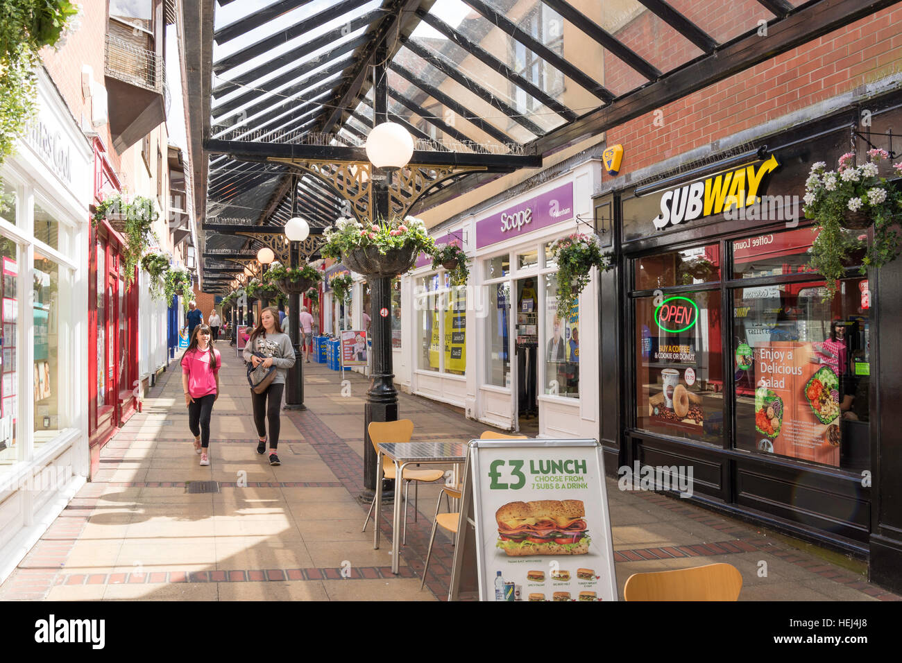 Miller Walk Shopping Arcade, Fakenham, Norfolk, Angleterre, Royaume-Uni Banque D'Images