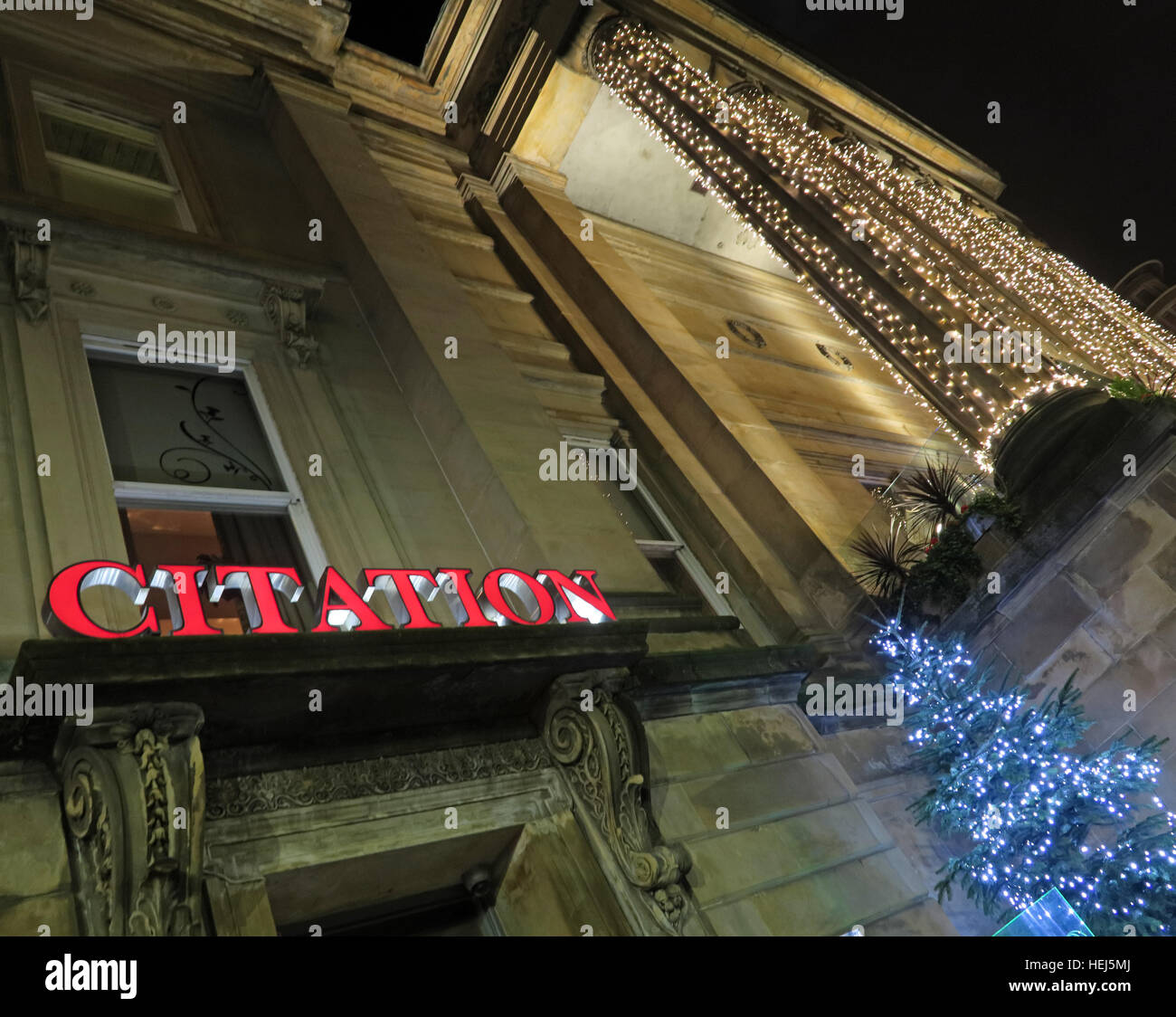 Glasgow immeubles de la Merchant City, Ecosse, Royaume-Uni de nuit - la citation de Bars Banque D'Images