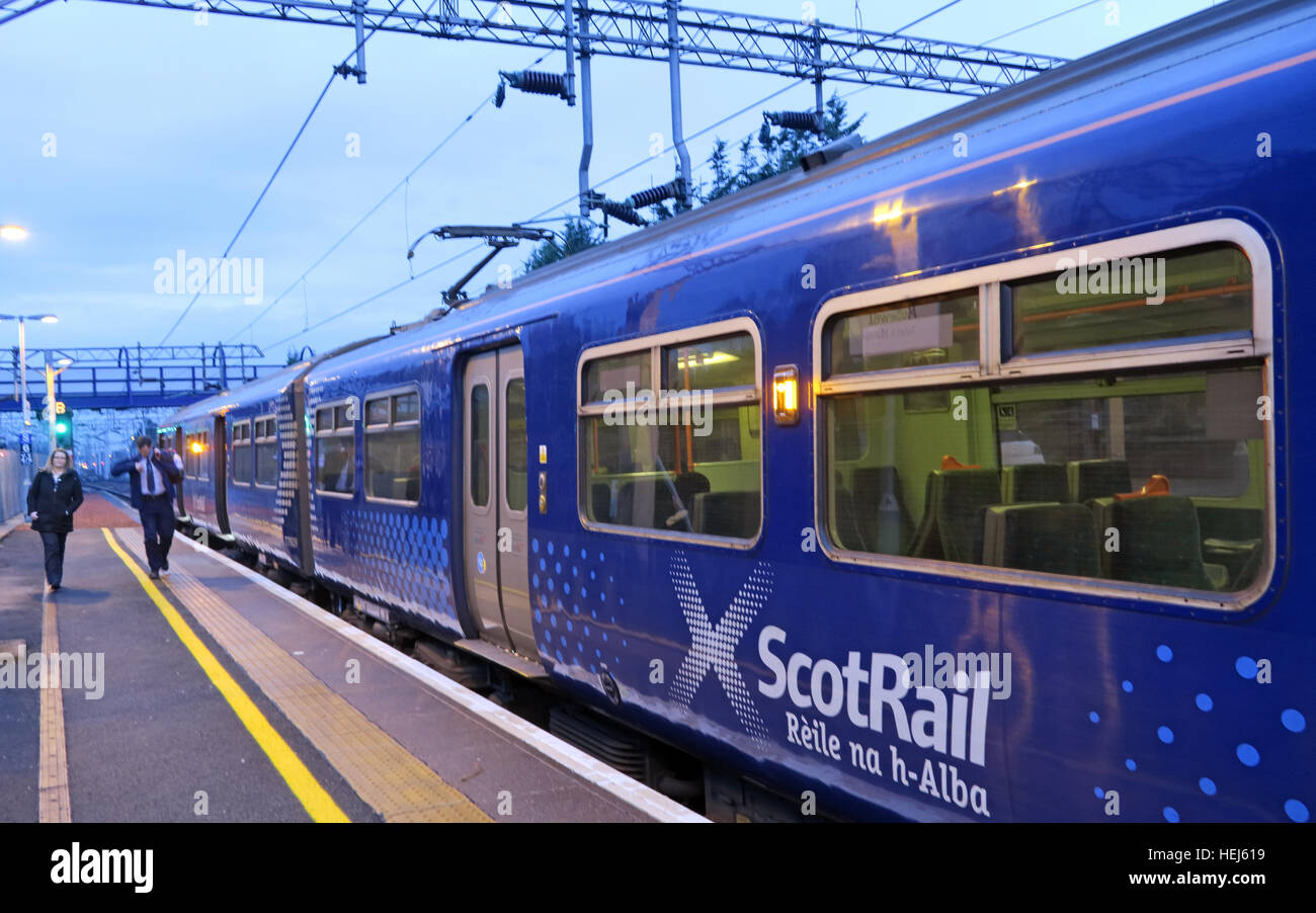 La station de Motherwell Scotrail Abellio wagons de train, Strathclyde, Écosse, Royaume-Uni Banque D'Images