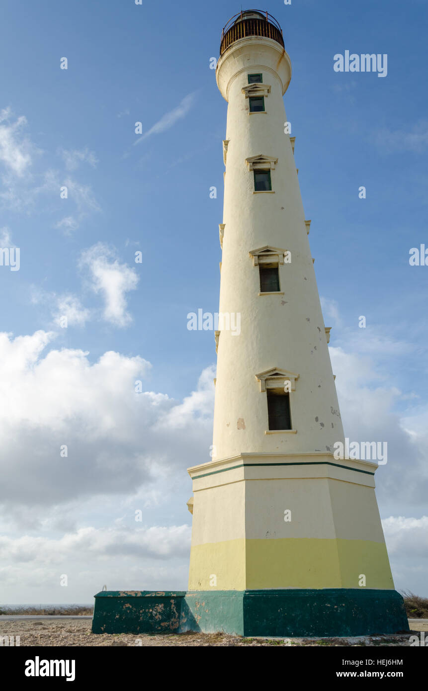 Le vieux phare California blanc à Aruba désert, au nord de l'Aruba Banque D'Images