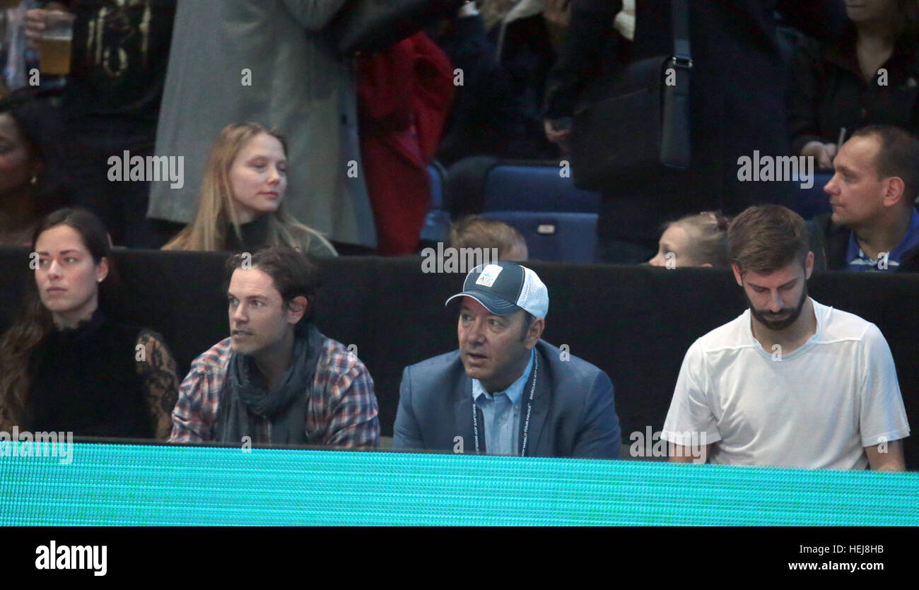 Barclays ATP World Tour finals : Andy Murray vs Novak Djokovic - Celebrity Sightings avec : Kevin Spacey, Gerard Piqué Où : London, Royaume-Uni Quand : 20 Nov 2016 Banque D'Images