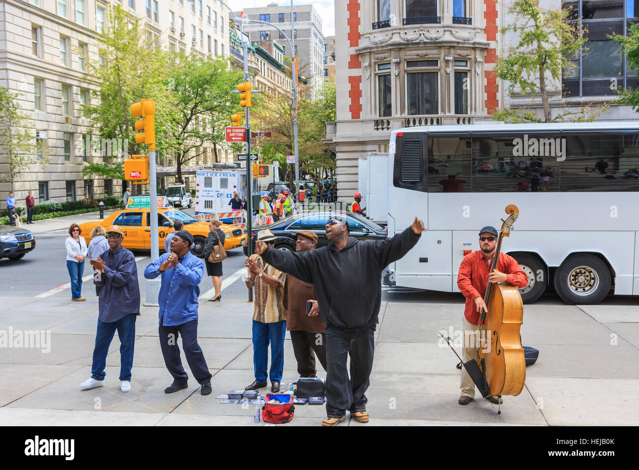 Les artistes de rue faisant de la musique à New York Banque D'Images