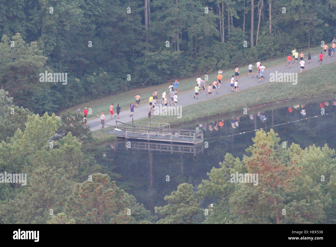 Les Scouts, les responsables scouts et des membres de la JTF-National Scout Jamboree participer à un 5 km à la course à Fort AP Hill au cours de la 2010 National Jamboree Scout. Le Groupe de travail conjoint 2010 Jamboree Scout National 306262 Banque D'Images