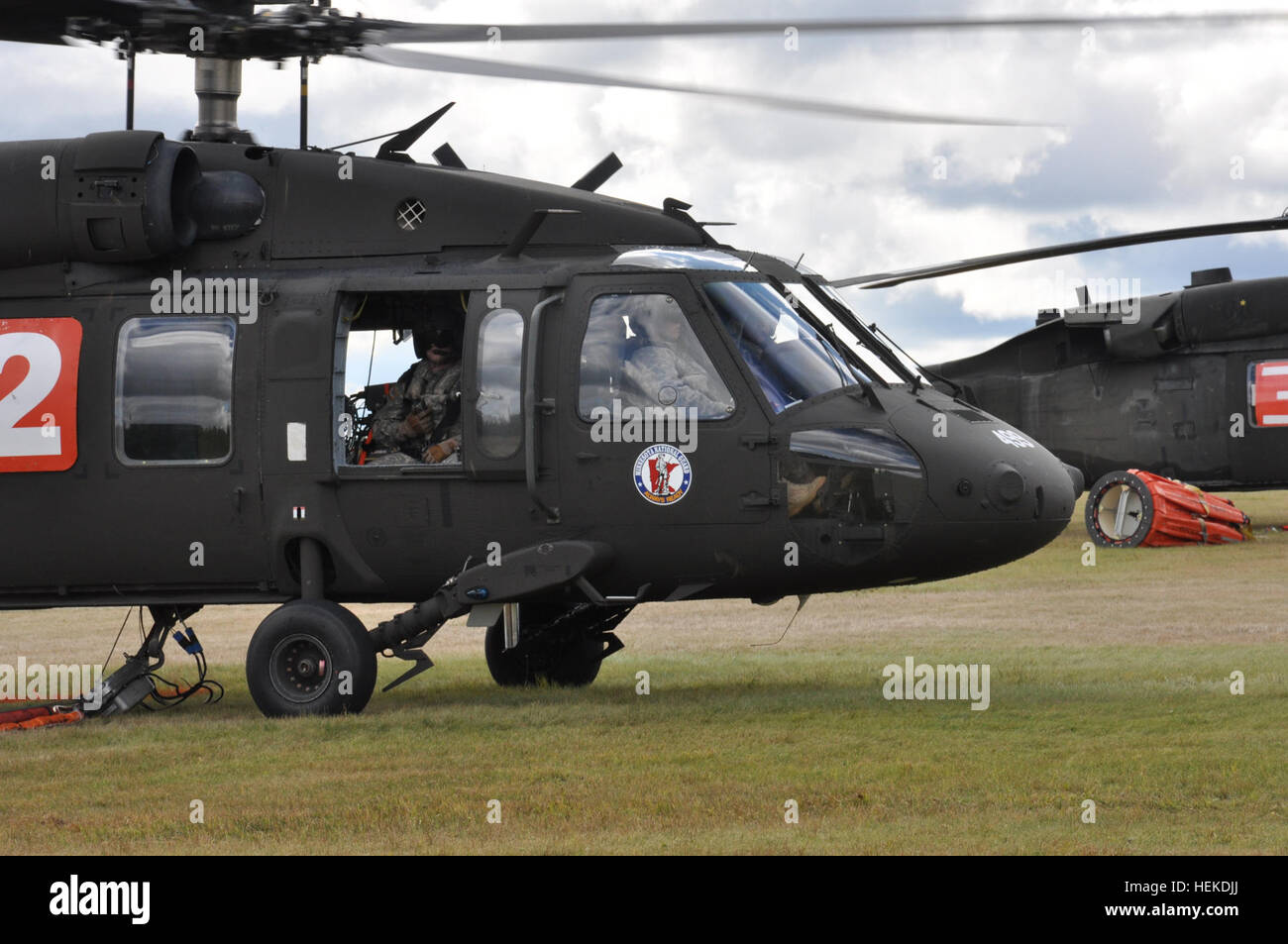 À la direction de Gov. Mark Dayton, quatre de la Garde nationale du Minnesota hélicoptères UH-60 Black Hawk et de l'armée et de la Garde nationale aérienne des équipes de soutien à l'aviation a commencé à aider les efforts de lutte contre les incendies à l'intérieur de la région du ruisseau Pagami du nord-est du Minnesota. Selon la U.S. Forest Service, le plus de 100 000 acres de forêt a pris feu depuis le 18 août dans la Boundary Waters Canoe Area Wilderness, avec plusieurs petits feux à l'Est et au nord du Canada. Batailles de la Garde nationale du Minnesota, Pagami Creek wildfire 110914-A-BC699-004 Banque D'Images