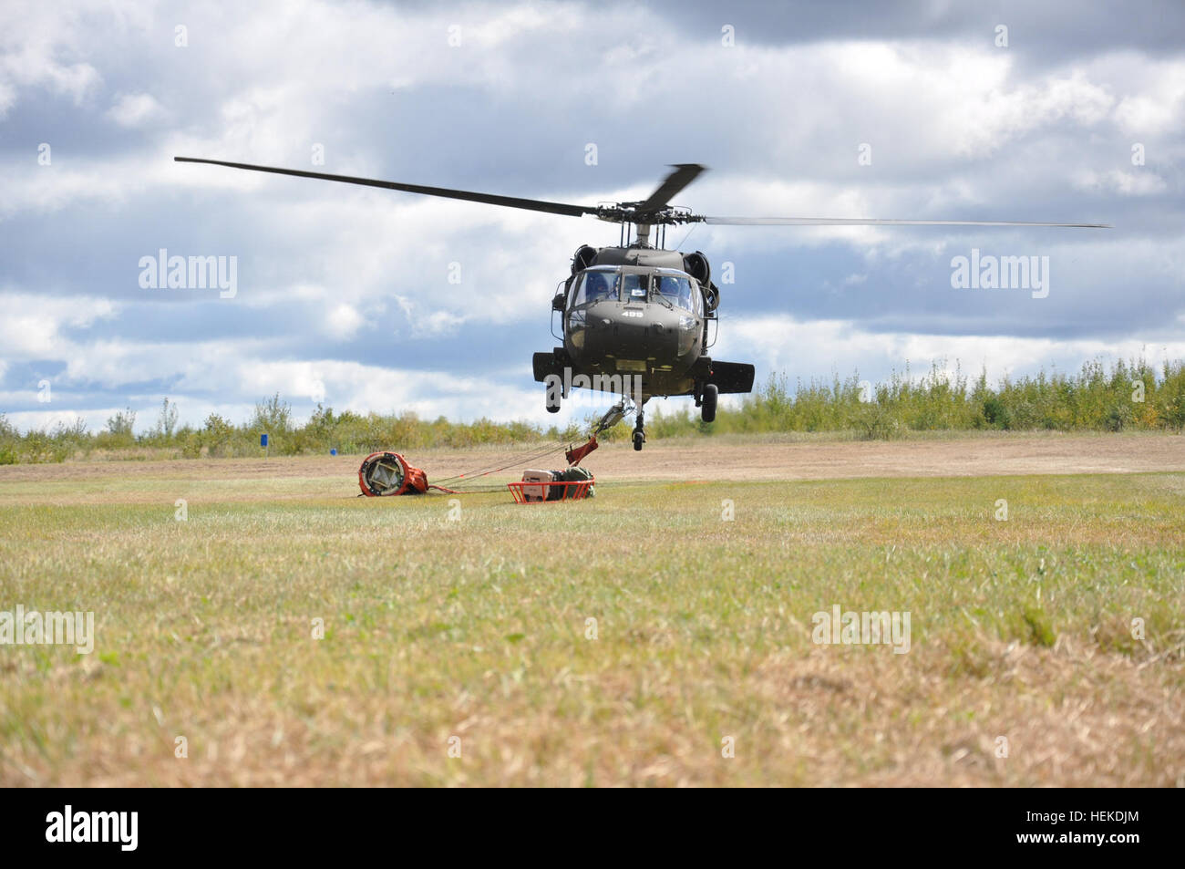 À la direction de Gov. Mark Dayton, quatre de la Garde nationale du Minnesota hélicoptères UH-60 Black Hawk et de l'armée et de la Garde nationale aérienne des équipes de soutien à l'aviation a commencé à aider les efforts de lutte contre les incendies à l'intérieur de la région du ruisseau Pagami du nord-est du Minnesota. Selon la U.S. Forest Service, le plus de 100 000 acres de forêt a pris feu depuis le 18 août dans la Boundary Waters Canoe Area Wilderness, avec plusieurs petits feux à l'Est et au nord du Canada. Batailles de la Garde nationale du Minnesota, Pagami Creek wildfire 110914-A-BC699-005 Banque D'Images