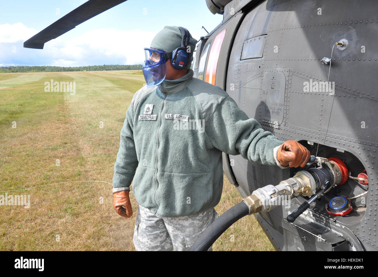 À la direction de Gov. Mark Dayton, quatre de la Garde nationale du Minnesota hélicoptères UH-60 Black Hawk et de l'armée et de la Garde nationale aérienne des équipes de soutien à l'aviation a commencé à aider les efforts de lutte contre les incendies à l'intérieur de la région du ruisseau Pagami du nord-est du Minnesota. Selon la U.S. Forest Service, le plus de 100 000 acres de forêt a pris feu depuis le 18 août dans la Boundary Waters Canoe Area Wilderness, avec plusieurs petits feux à l'Est et au nord du Canada. Batailles de la Garde nationale du Minnesota, Pagami Creek wildfire 110914-A-BC699-012 Banque D'Images