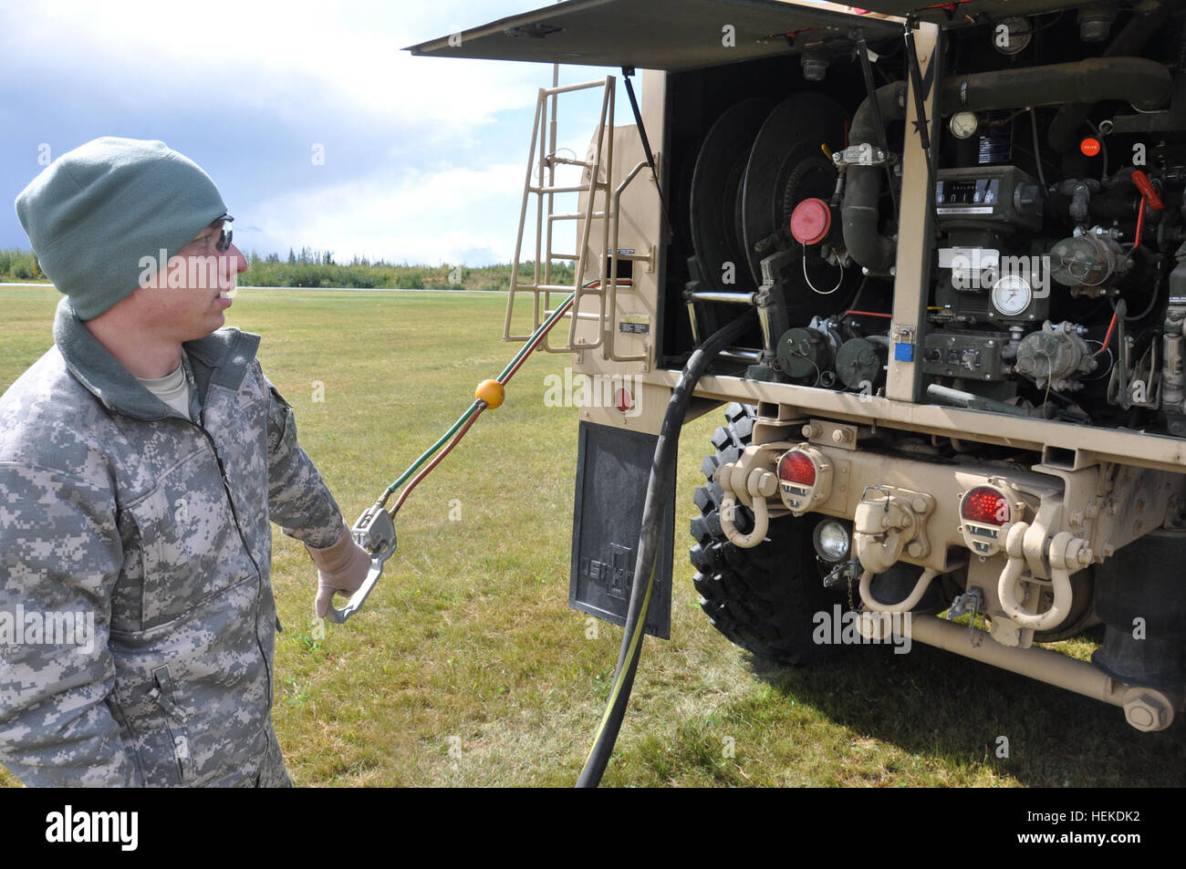 À la direction de Gov. Mark Dayton, quatre de la Garde nationale du Minnesota hélicoptères UH-60 Black Hawk et de l'armée et de la Garde nationale aérienne des équipes de soutien à l'aviation a commencé à aider les efforts de lutte contre les incendies à l'intérieur de la région du ruisseau Pagami du nord-est du Minnesota. Selon la U.S. Forest Service, le plus de 100 000 acres de forêt a pris feu depuis le 18 août dans la Boundary Waters Canoe Area Wilderness, avec plusieurs petits feux à l'Est et au nord du Canada. Batailles de la Garde nationale du Minnesota, Pagami Creek wildfire 110914-A-BC699-013 Banque D'Images