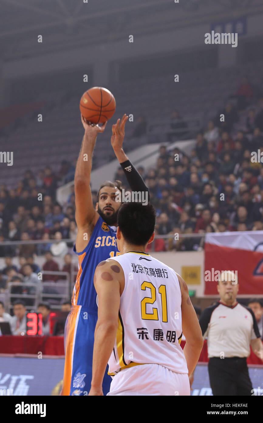 De Pékin, Pékin, Chine. Dec 21, 2016. Beijing, Chine - 21 décembre 2016 : (usage éditorial uniquement. Chine OUT) .joueur de basket-ball de Sichuan Jinqiang Rorquals bleus de l'équipe de basket-ball Hamed Haddadi. L'équipe de basket-ball Dragon Fly Beikong Sichuan Jinqiang défait les baleines bleues de l'équipe de basket-ball sur le score de 104 à 98 en 2016/2017 L'ABC à Beijing, le 21 décembre 2016. © SIPA Asie/ZUMA/Alamy Fil Live News Banque D'Images