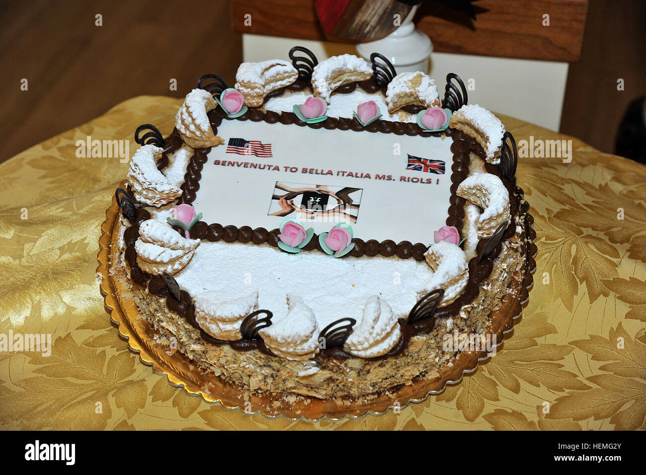Un Gateau De Bienvenue Pour Noreen Riols Deuxieme Guerre Mondiale Espion Britannique Au Cours De L Histoire Des Femmes Caserma Ederle Vicenza Italie Le 28 Mars 13 U S Photo De L Armee Par Paolo