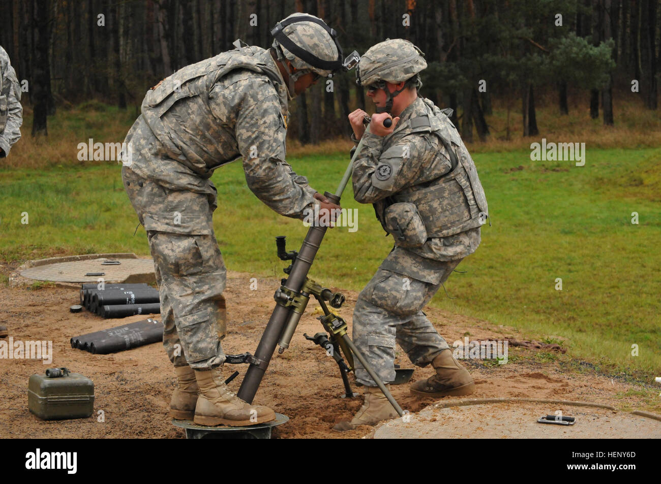 Dragoons affectés à 3e Escadron, 2e régiment de cavalerie mené d'opérations de mortier à Grafenwoehr Zone de formation situé à proximité de la Caserne de Rose, de l'Allemagne, le 6 novembre 2014. 3e, 2 Sqdn gamme mortier CR 141106-A-EM105-563 Banque D'Images