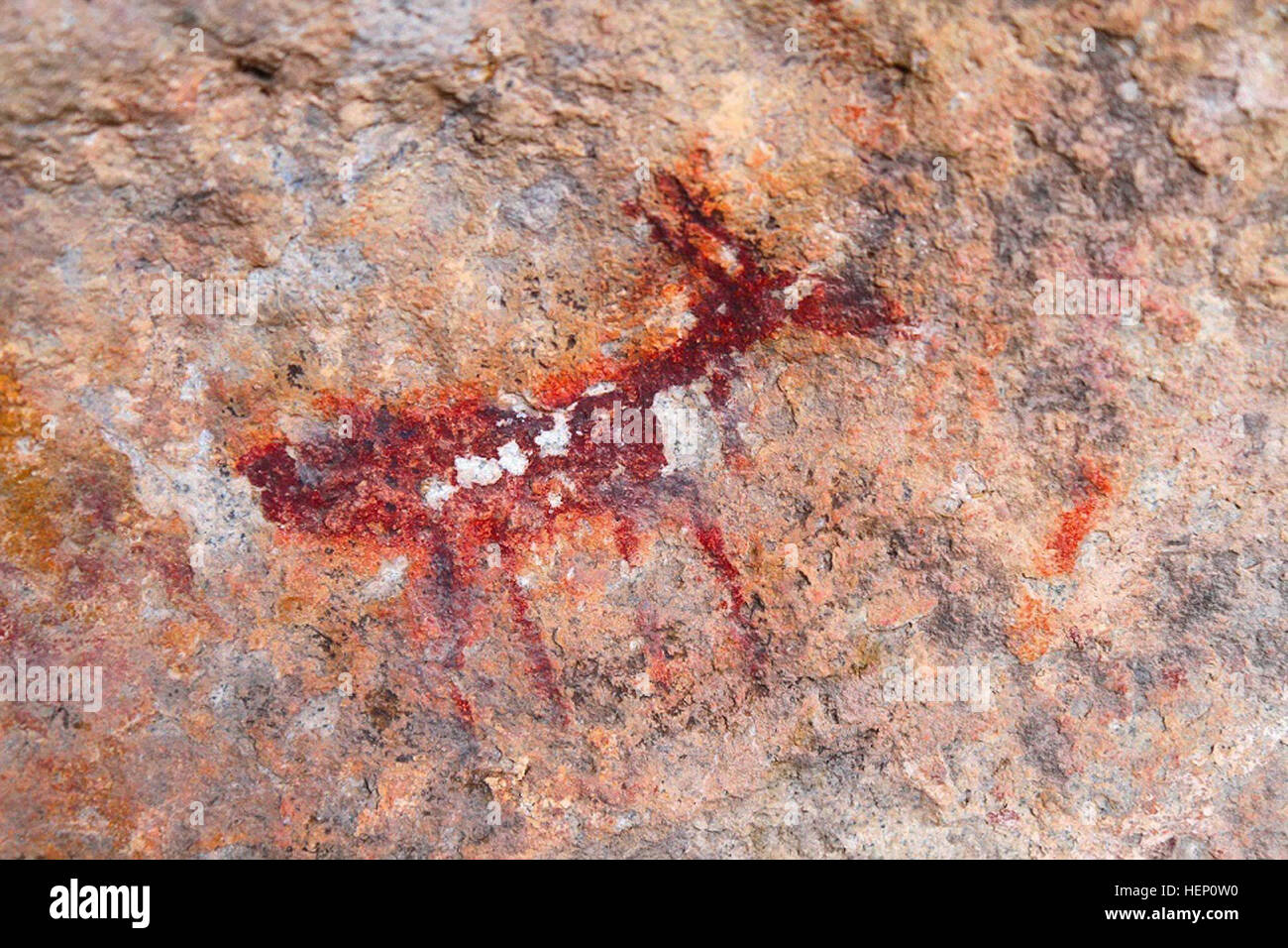 Cette peinture rupestre d'un chevreuil est peint sur une petite partie de la montagne du sud à Hueco Tanks State Park. Une fois un paradis rempli de plantes et d'animaux, le domaine des générations soutenue Jornada Mogollon Américains indigènes. Il y a mille ans, la région a un climat comme jour moderne dans le Maryland. 30 miles à l'extérieur d'El Paso, au Texas, cette plante et animal sanctuary se trouve dans un désert aride, inhospitalière. Pour de plus amples renseignements, visitez le www.texasbeyondhistory.net/hueco/. (U.S. Photo de l'armée par le Sgt. James Avery, 16e Détachement des affaires publiques mobiles) Hueco Tanks State Park, un voyage dans le Banque D'Images