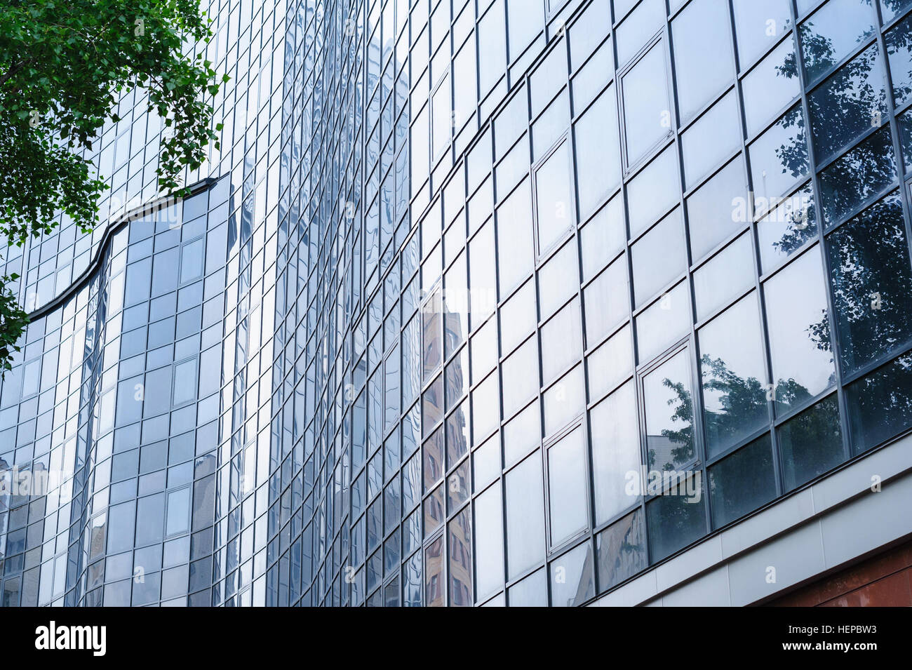 Bâtiment de bureaux à plusieurs étages en verre Banque D'Images