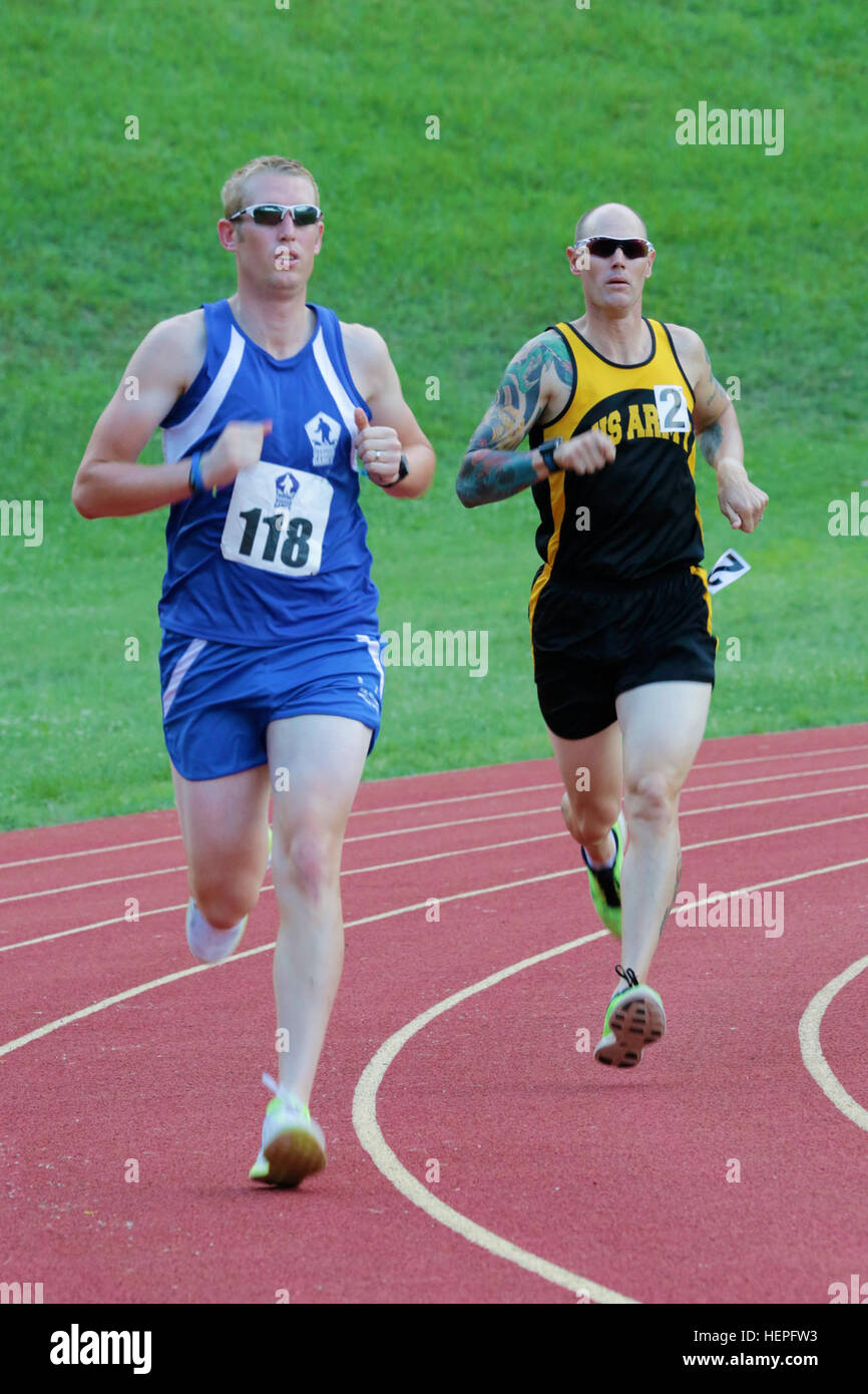 U.S. Army National Guard Capt Steve Bortle, Pearl City, New York, représente la masse sur une armée de l'air sportif durant la voie événement au ministère de la Défense 2015 Jeux de guerrier au Marine Corps Base Quantico, en Virginie, le 23 juin. La DoD 2015 Warrior Jeux ont lieu du 19 au 28 juin. Les jeux sont une compétition sportive adaptative des blessés, des malades et des blessés militaires et anciens combattants. Environ 250 athlètes représentant les équipes de l'Armée, Marine Corps, la marine, la Force aérienne et le commandement des opérations spéciales, les Forces armées britanniques seront en compétition de tir à l'arc, randonnée à vélo, tir, le volleyball assis, natation, athlétisme Banque D'Images