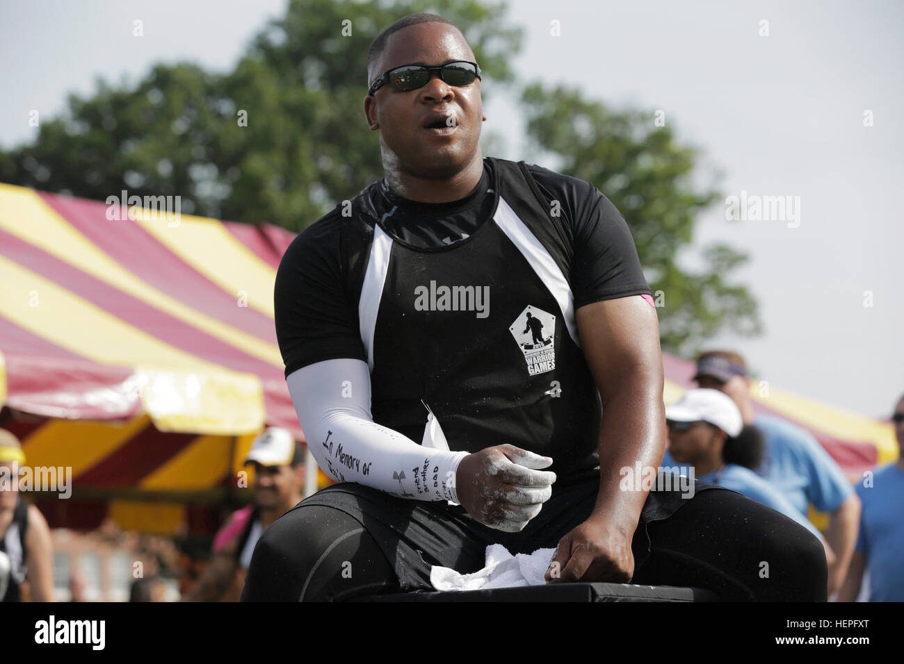 U.S. Army National Guard Le s.. Robert Green, de San Antonio, se concentre avant son lancer suivant dans l'épreuve du lancer du poids à l'événement 2015 Ministère de la Défense nationale à des jeux guerriers Marine Corps Base Quantico, en Virginie, le 23 juin. La DOD 2015 Warrior Jeux ont lieu à partir de juin 19-28. Les jeux sont une compétition sportive adaptative des blessés, des malades et des blessés militaires et anciens combattants. Environ 250 athlètes représentant les équipes de l'Armée, Marine Corps, la marine, la Force aérienne et le commandement des opérations spéciales, les Forces armées britanniques seront en compétition de tir à l'arc, randonnée à vélo, tir, le volleyball assis, natation, tr Banque D'Images