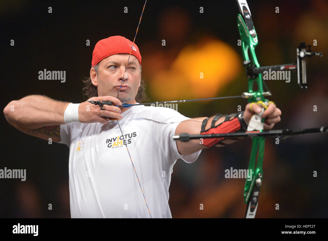 Nicolas Meunier de l'équipe du Canada participe à la finale du tir à l'Invictus 2016 Jeux à l'ESPN Wide World of Sports, Orlando, en Floride, le 9 mai 2016. L'Invictus Games sont une compétition sportive qui a été créé par le prince Harry du Royaume-Uni, après avoir été inspiré par les jeux de guerrier du DoD. Cet événement réunira des blessés, malades et blessés militaires et anciens combattants de 15 pays pour des événements y compris : tir à l'arc, randonnée à vélo, l'aviron, la dynamophilie, le volleyball assis, natation, athlétisme, basket-ball en fauteuil roulant, la course en fauteuil roulant, rugby en fauteuil roulant et wheelch Banque D'Images