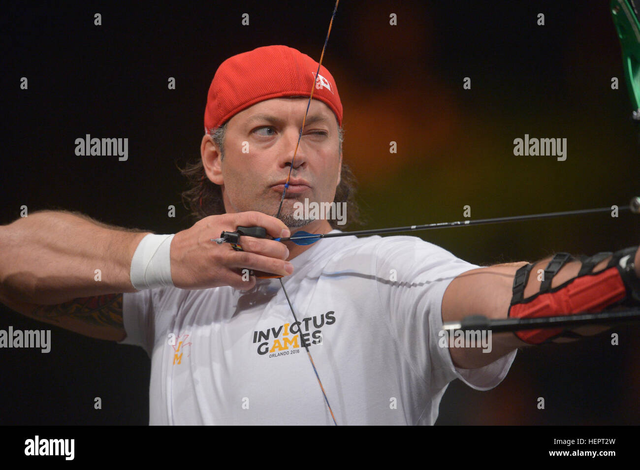 Nicolas Meunier de l'équipe du Canada participe à la finale du tir à l'Invictus 2016 Jeux à l'ESPN Wide World of Sports, Orlando, en Floride, le 9 mai 2016. L'Invictus Games sont une compétition sportive qui a été créé par le prince Harry du Royaume-Uni, après avoir été inspiré par les jeux de guerrier du DoD. Cet événement réunira des blessés, malades et blessés militaires et anciens combattants de 15 pays pour des événements y compris : tir à l'arc, randonnée à vélo, l'aviron, la dynamophilie, le volleyball assis, natation, athlétisme, basket-ball en fauteuil roulant, la course en fauteuil roulant, rugby en fauteuil roulant et wheelc Banque D'Images