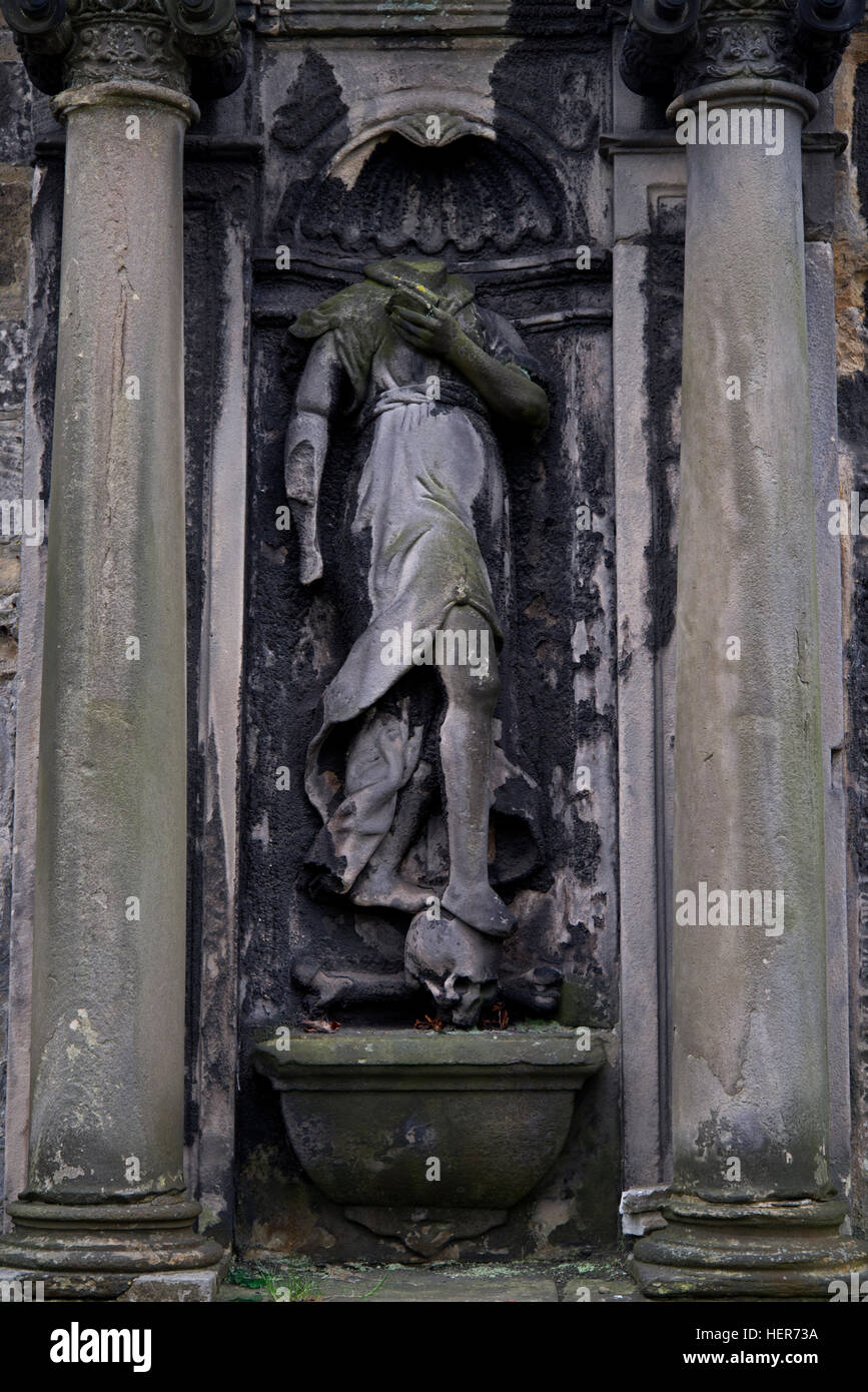 Détails sur la peinture murale du 17e siècle monument à Sir George Foulis d Ravilston dans Greyfriars Kirkyard, Édimbourg, Écosse, Royaume-Uni. Banque D'Images