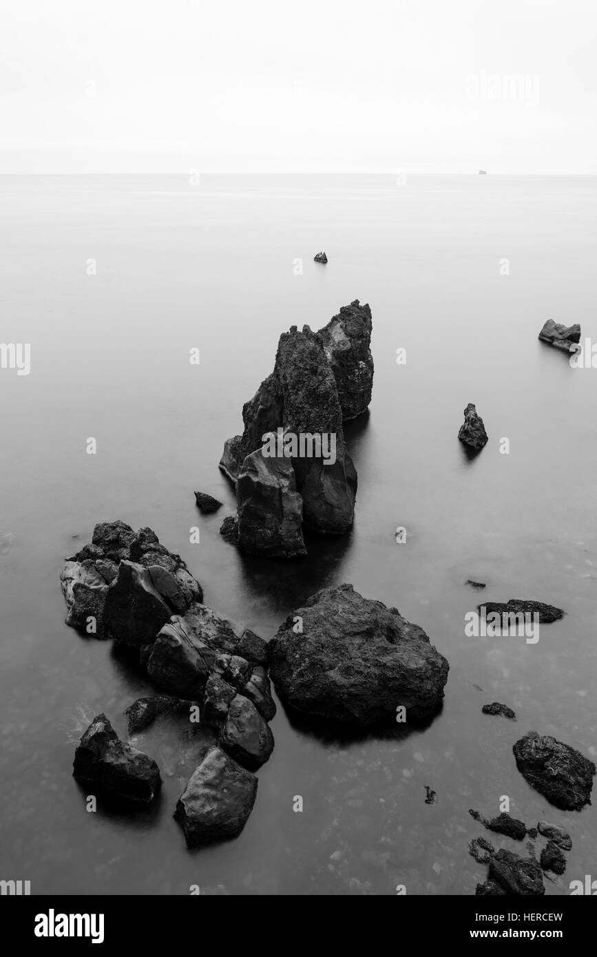 Atlantik Küste, Felsen, Blick aufs Meer, Felsformation, Island Banque D'Images