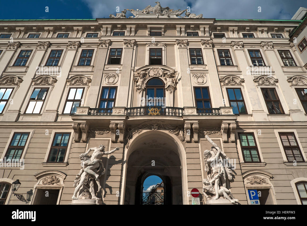 Chancellerie Impériale, l'aile gauche des statues, Hercules Hercules et Busiris, droite et Hercules Antaeus, Hofburg, Vienne Banque D'Images