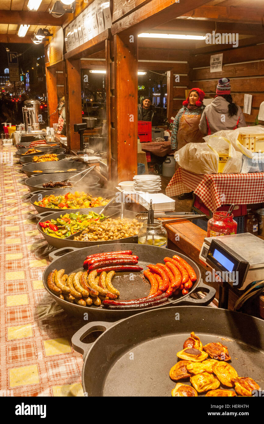 Marché de Noël, la nourriture offerte sur le stand, de la place Venceslas en République Tchèque Banque D'Images