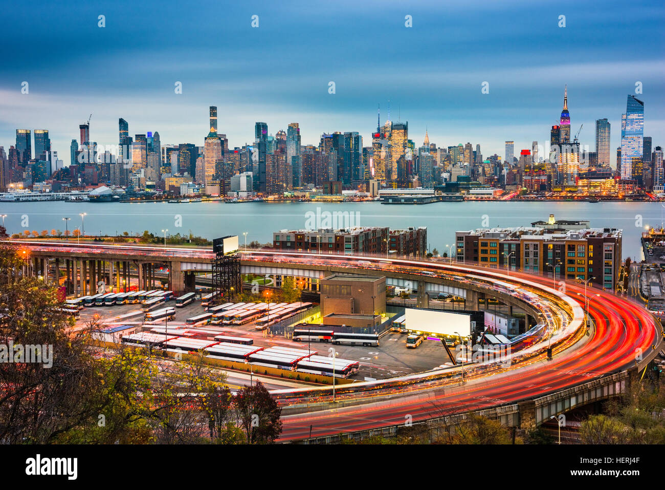 New York City skyline sur l'Helix Loop. Banque D'Images
