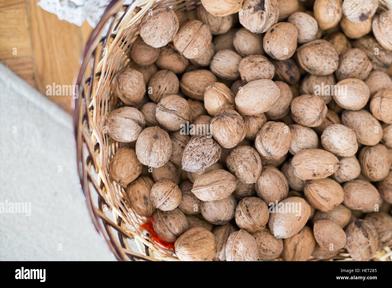 Les noix. Les cerneaux de noix. Un grand nombre de noix biologiques propres. Banque D'Images