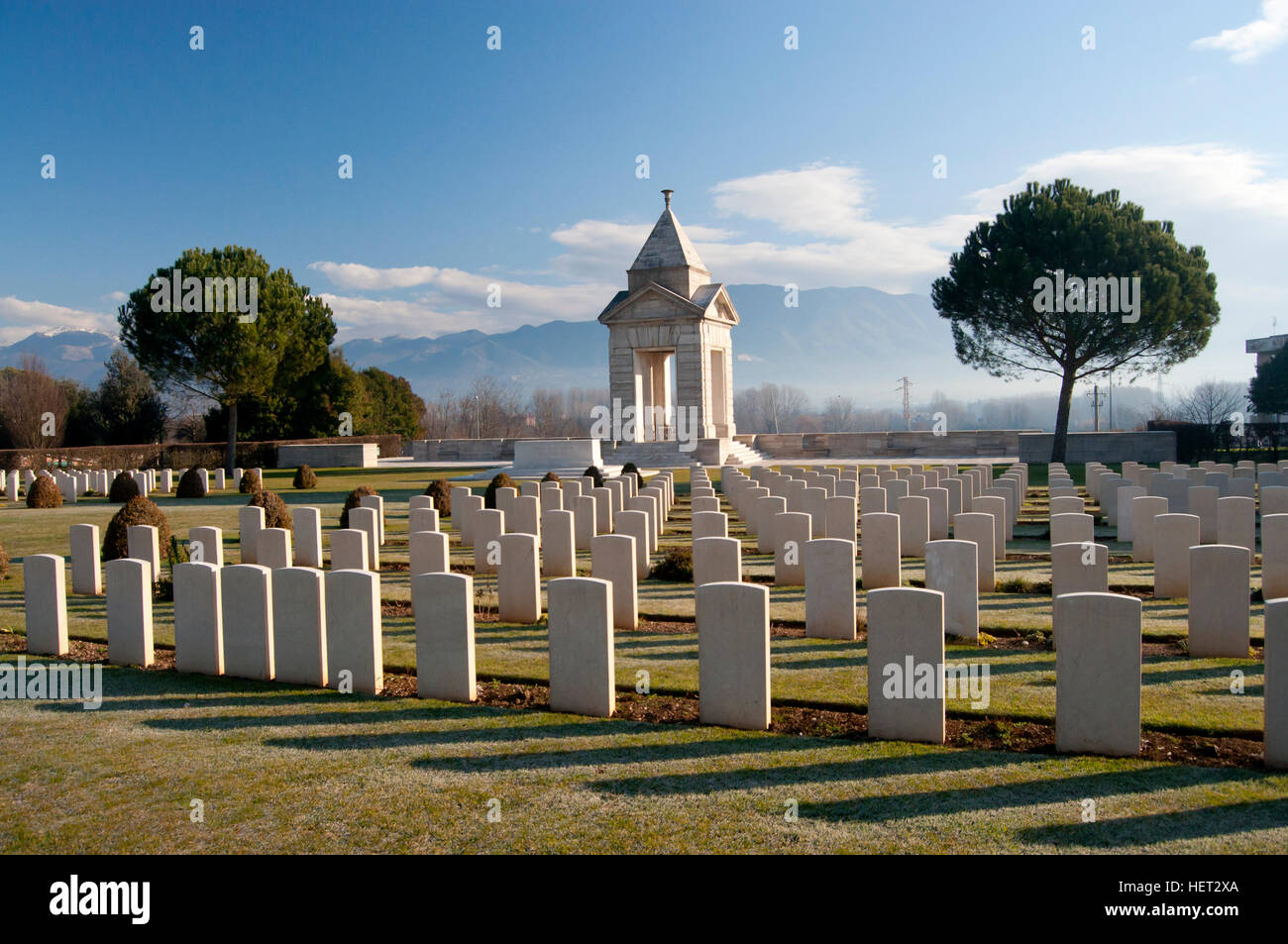 Le cimetière de guerre de Cassino est un cimetière militaire dans la région de Cassino (Italie) où reposent les dépouilles des soldats des pays du Commonwealth Banque D'Images