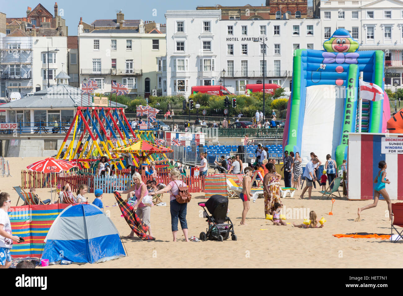 Aire de jeux pour enfants, plage de Margate, Margate, Kent, Angleterre, Royaume-Uni Banque D'Images