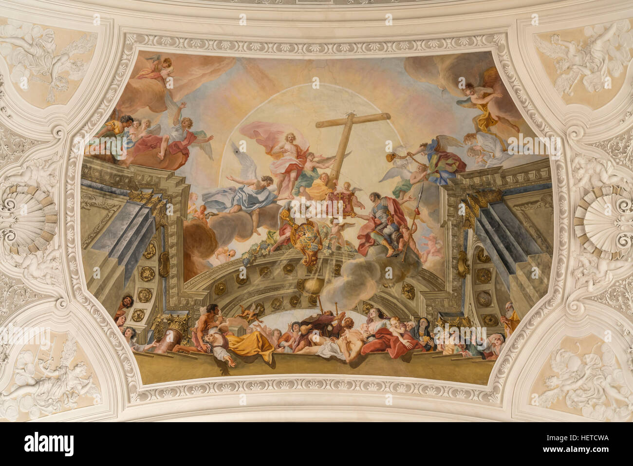 Fresque au plafond de l'église abbatiale de saint Martin et Oswald, Weingarten, district de Ravensburg, Bade-Wurtemberg, Allemagne Banque D'Images Fresque au plafond de l'église abbatiale de saint Martin et Oswald, Weingarten, district de Ravensburg, Bade-Wurtemberg, Allemagne Banque D'Images