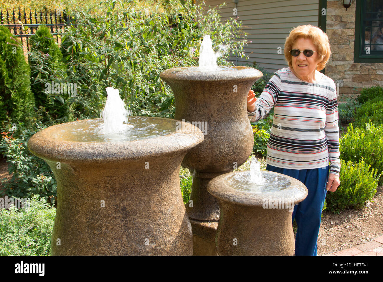 Fontaine dans le jardin de l'Irlande, Wickham Park, Manchester, New York Banque D'Images
