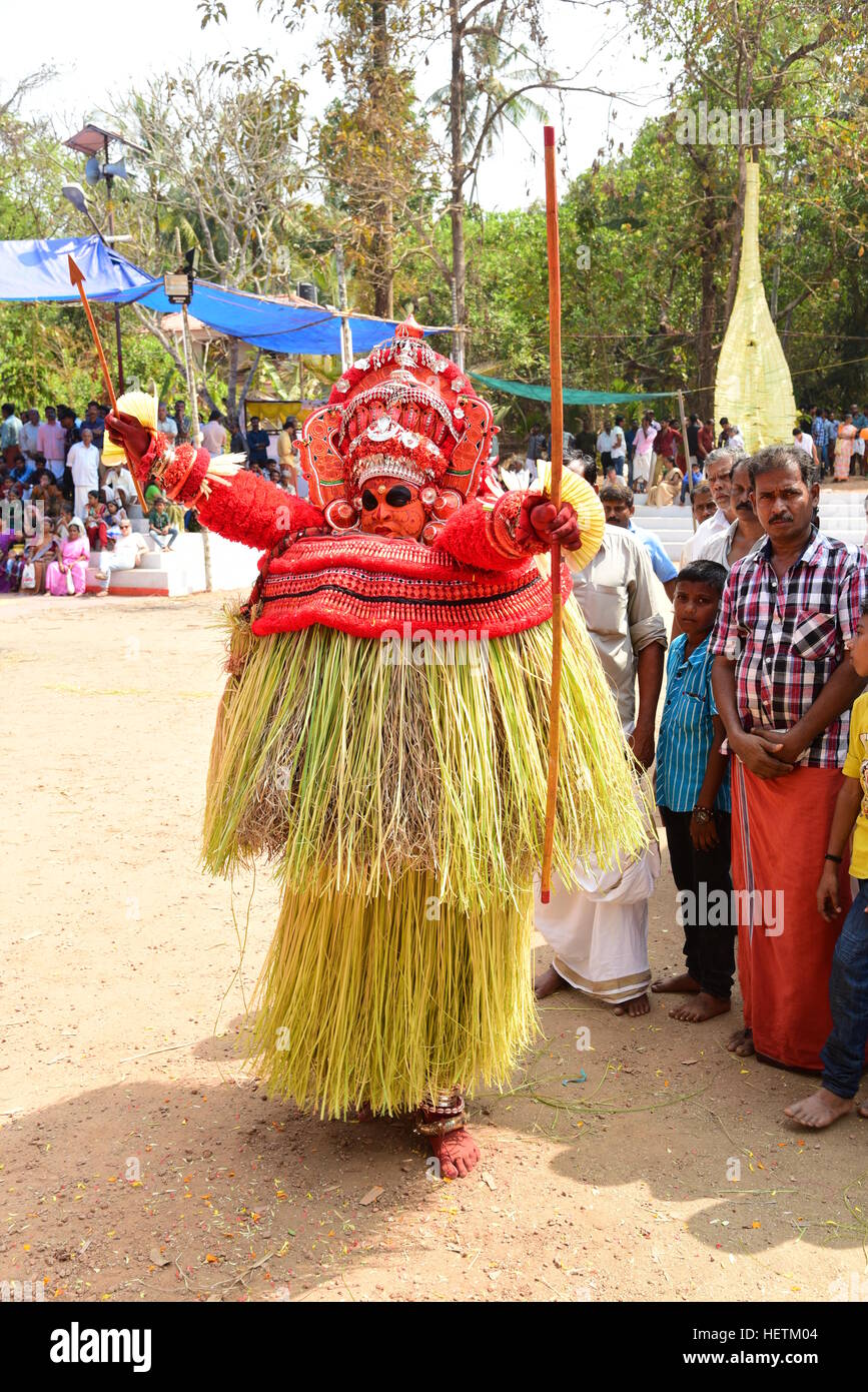 Ou THEYYATTAM THEYYAM EST UNE FORME DE CULTE RITUEL HINDOU DE L'Etat du Kerala, MALABAR EN INDE, Banque D'Images