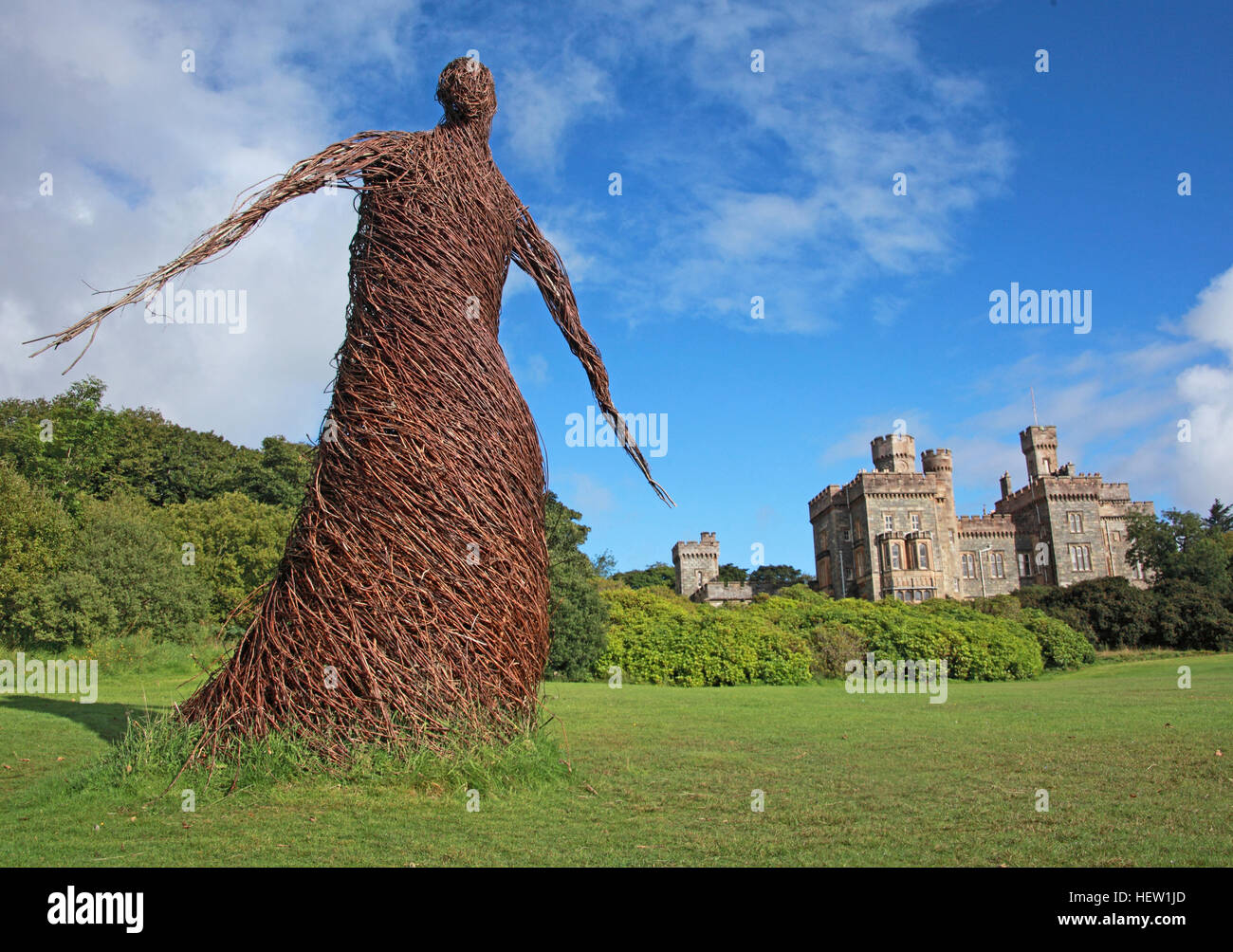 Stornoway Isle of Lewis - Femme en osier dans les jardins du château de Stornoway, NW Scotland, Royaume-Uni Banque D'Images