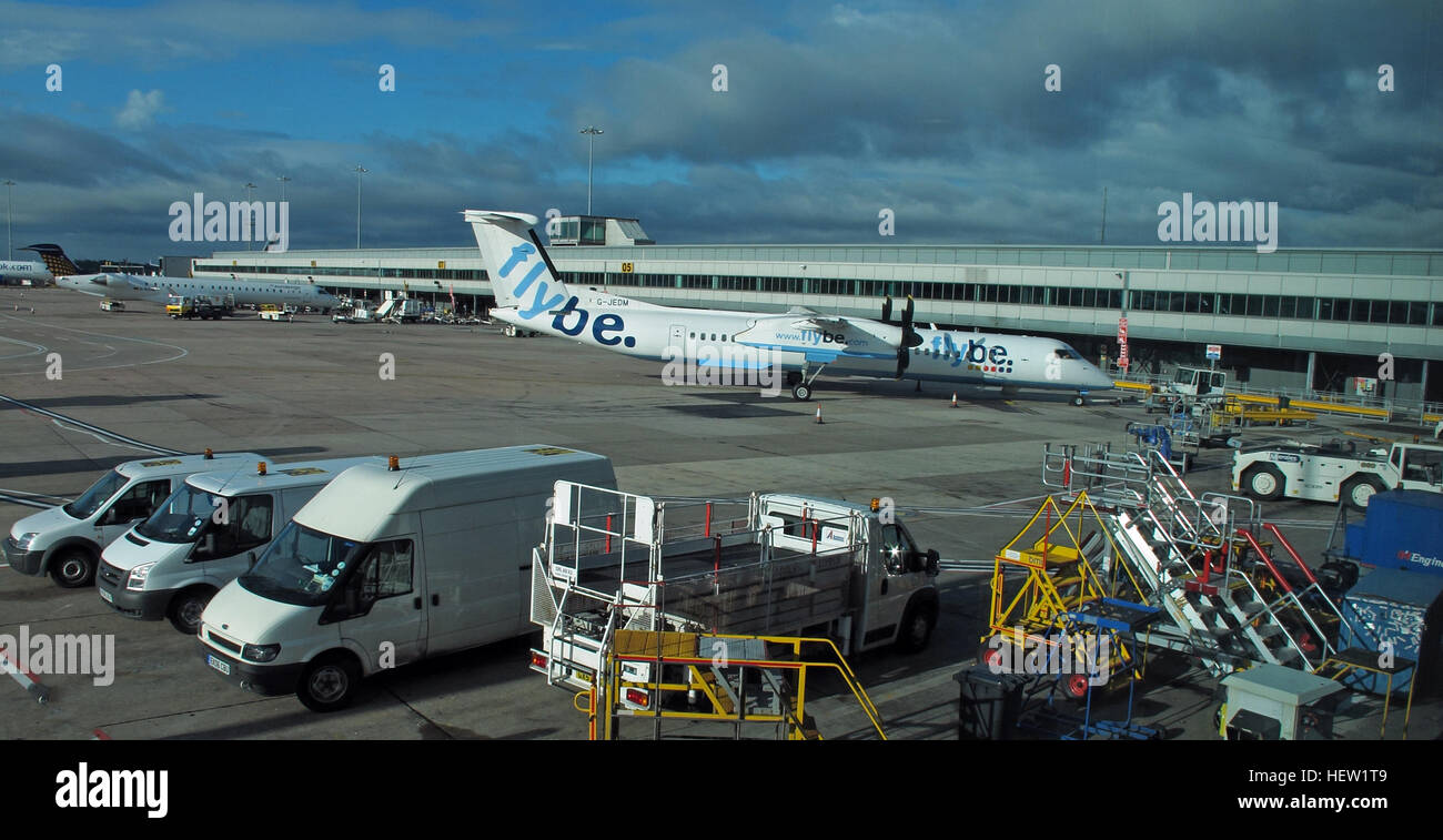 FlyBe G-JEDM à Manchester en attente de décollage Banque D'Images