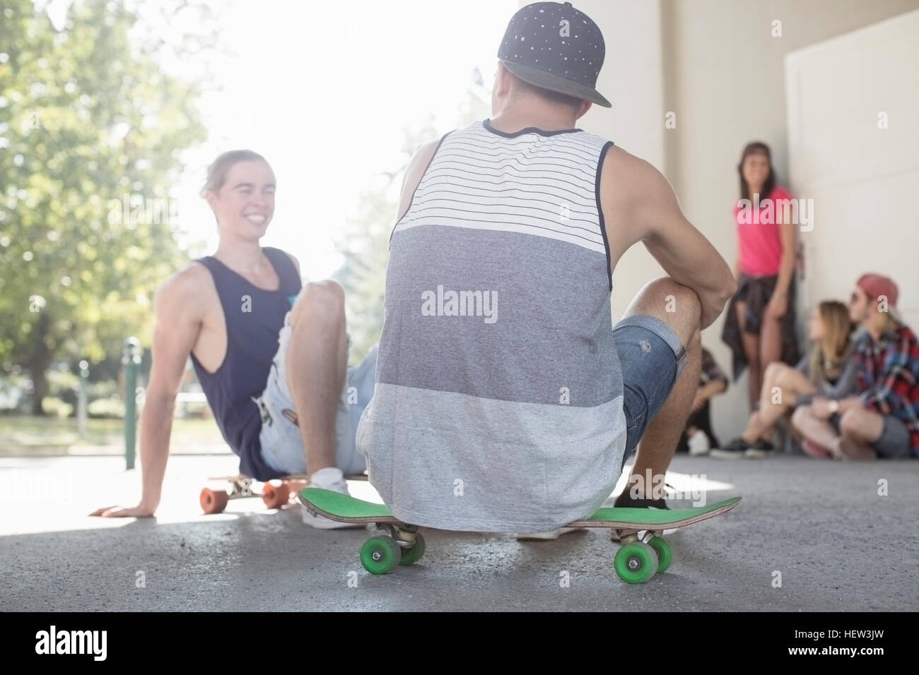 Roulettes assis sur rue, Budapest, Hongrie Banque D'Images
