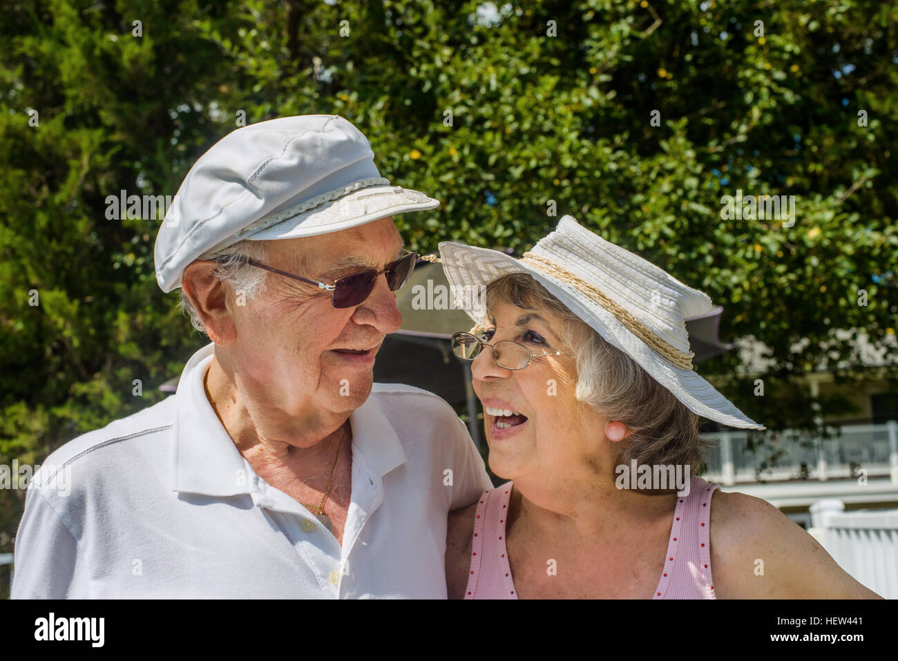 Happy senior couple on vacation Banque D'Images